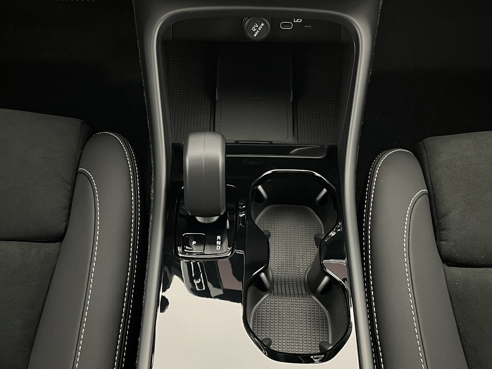 VOLVO EX40 Twin Black Edition AWD-image-13