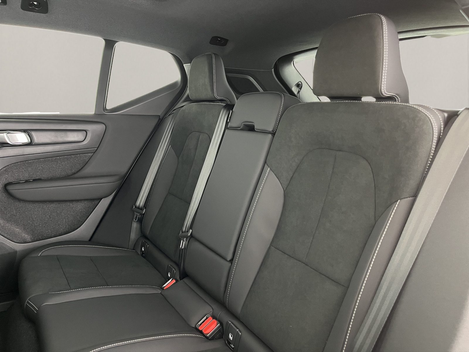 VOLVO EX40 Twin Black Edition AWD-image-10