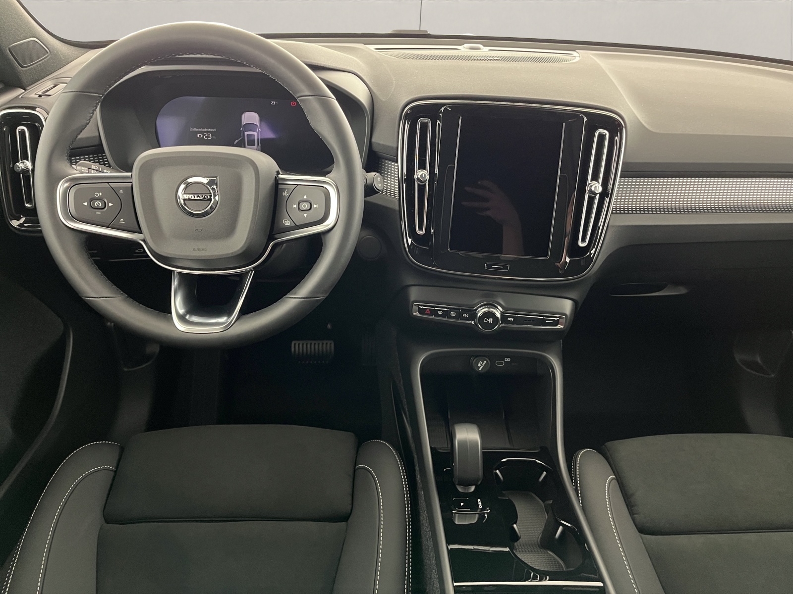 VOLVO EX40 Twin Black Edition AWD-image-11