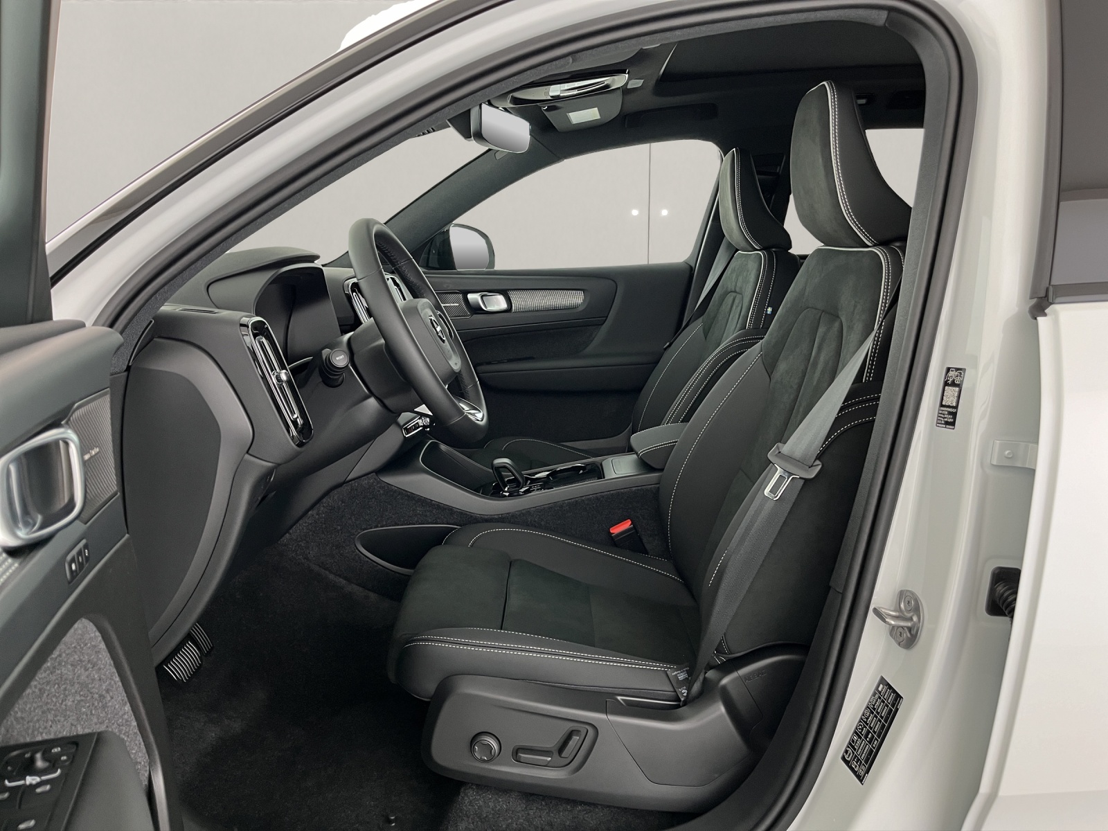 VOLVO EX40 Twin Black Edition AWD-image-15