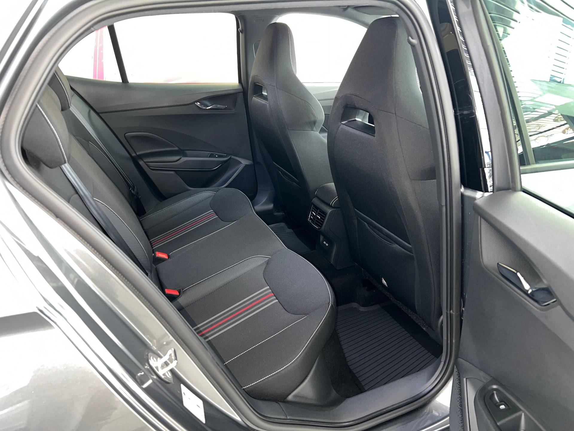 SKODA Fabia 1.5 TSI Monte Carlo DSG / 4 Jahre Garantie-image-5