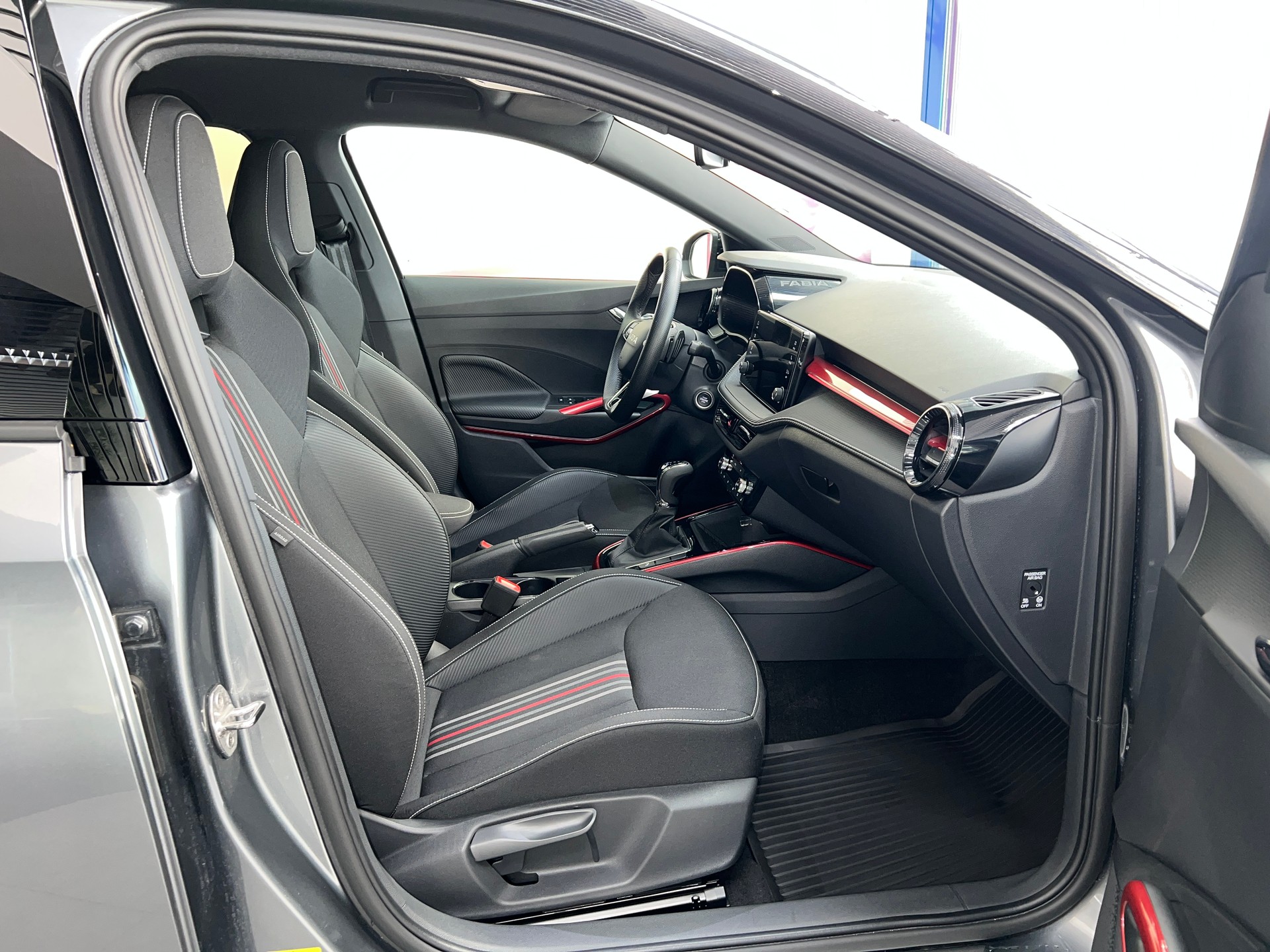 SKODA Fabia 1.5 TSI Monte Carlo DSG / 4 Jahre Garantie-image-6