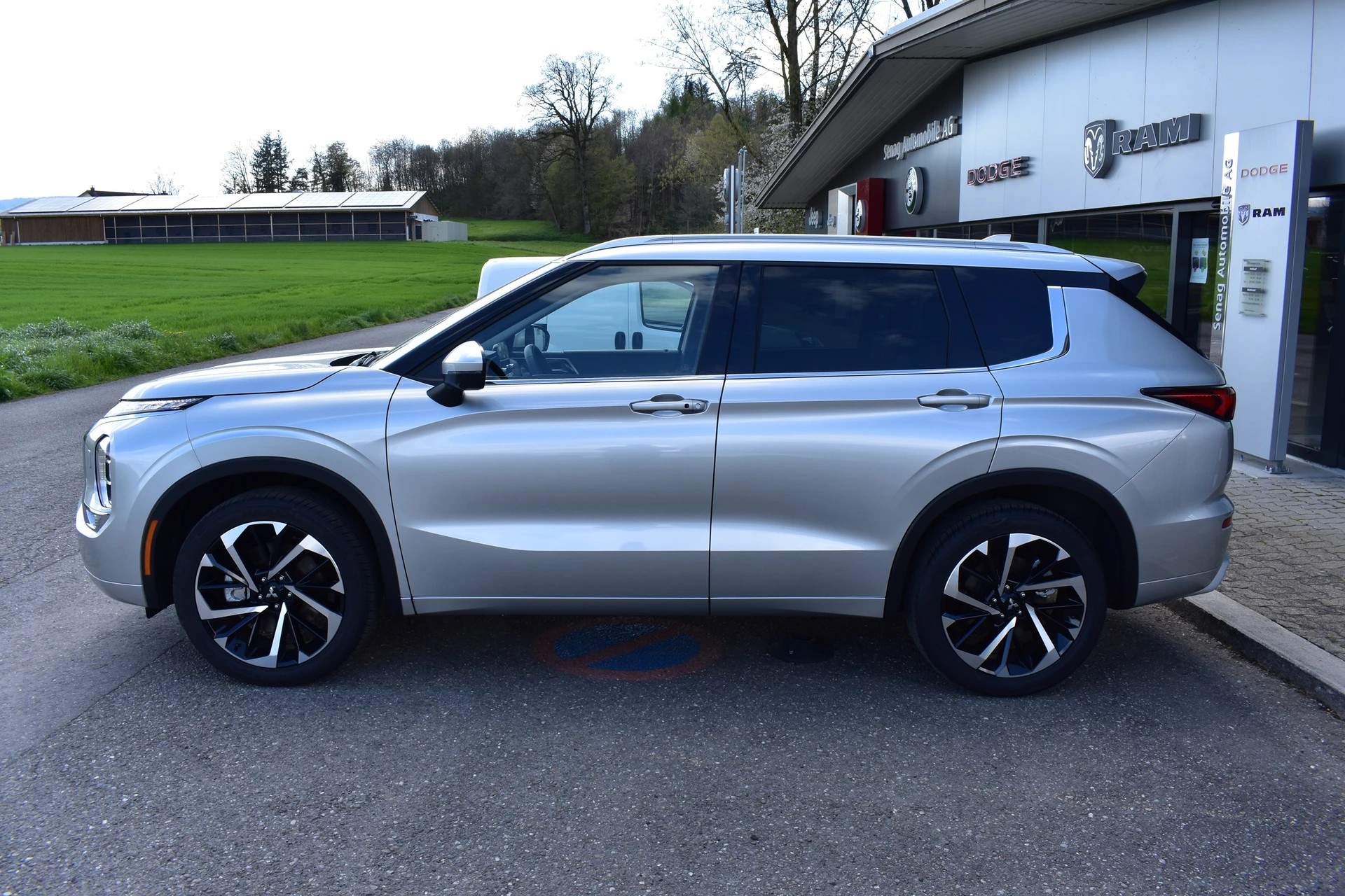 MITSUBISHI OUTLANDER S-AWC-image-2