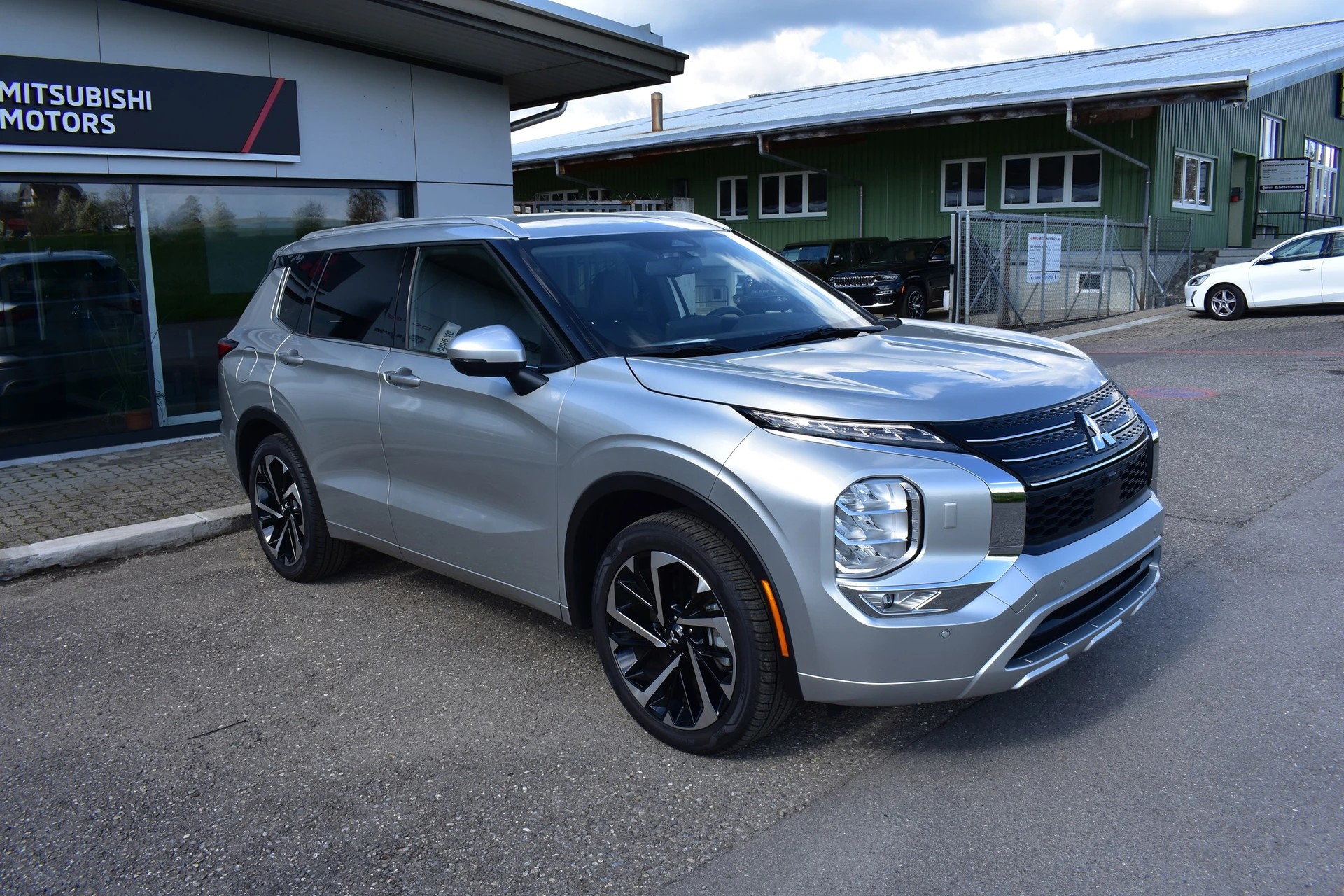 MITSUBISHI OUTLANDER S-AWC-image-9