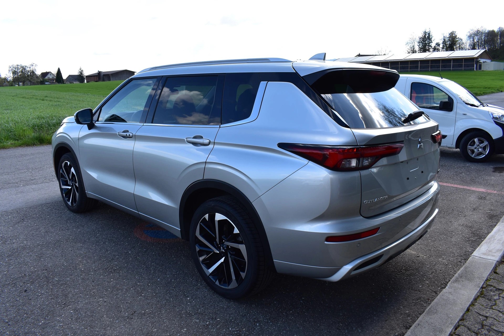 MITSUBISHI OUTLANDER S-AWC-image-3