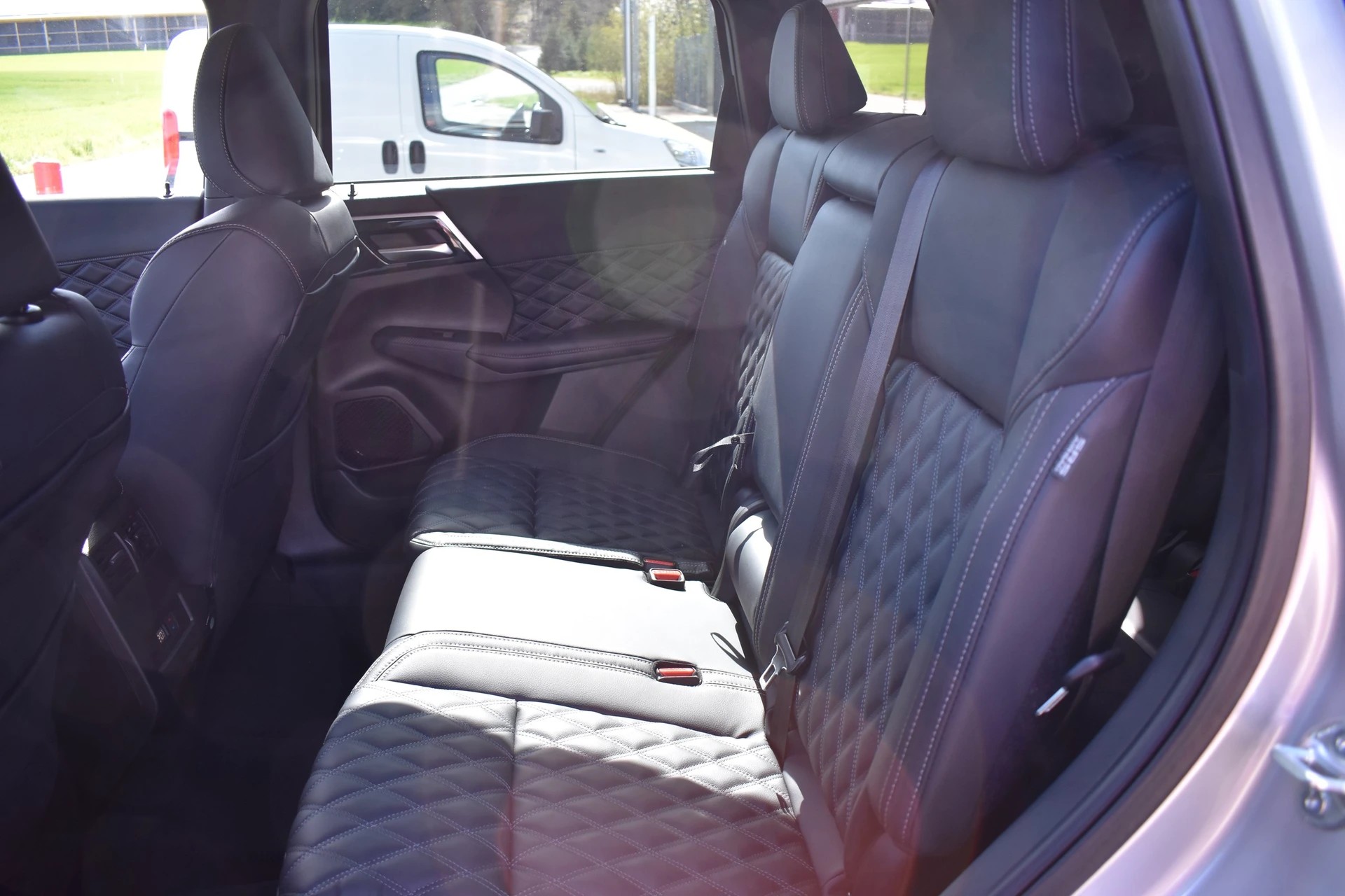 MITSUBISHI OUTLANDER S-AWC-image-12