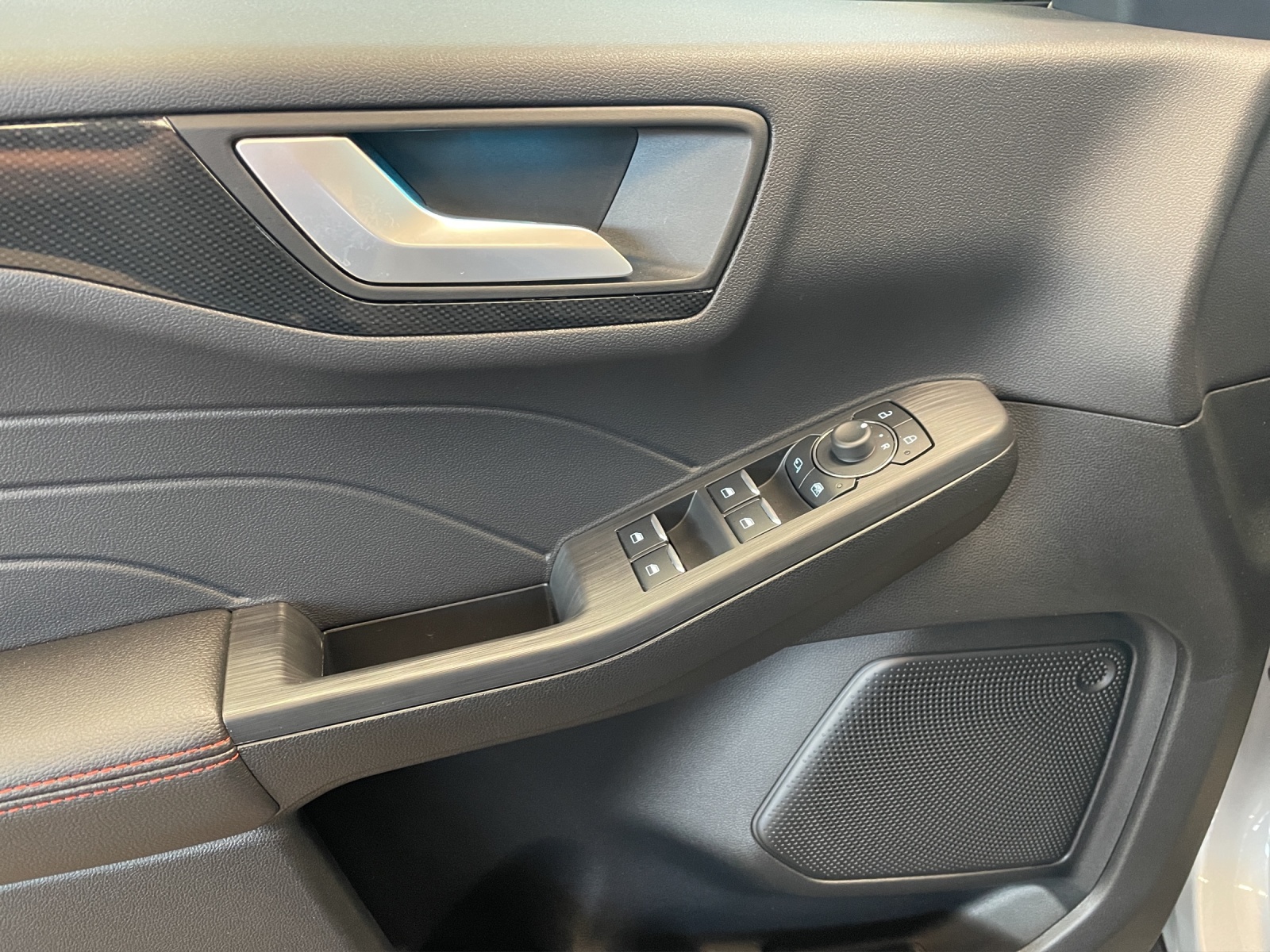 FORD Kuga 2.5 Hybrid ST-Line X 4x4-image-11