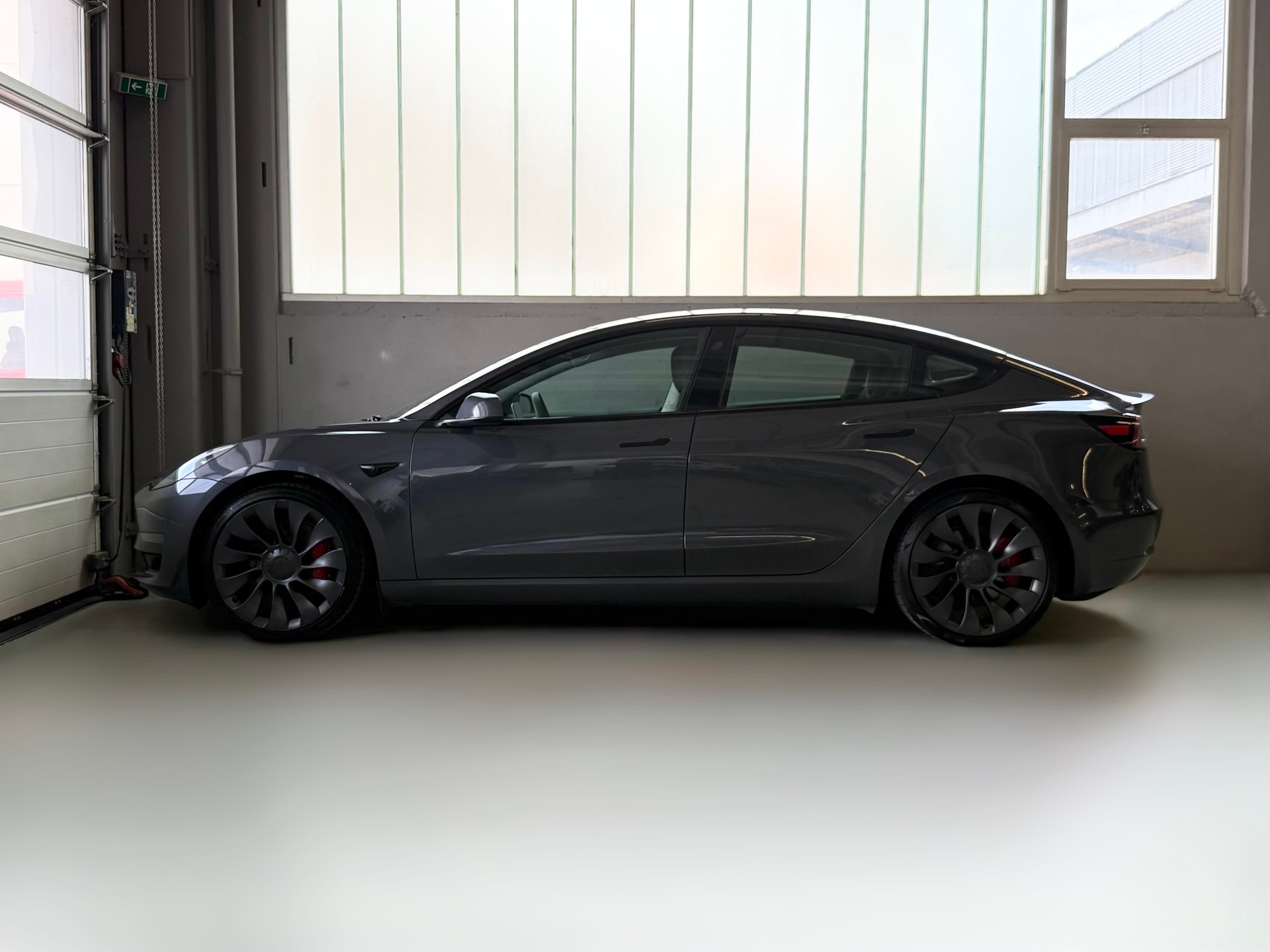 TESLA Model 3 Performance Dual Motor AWD-image-4