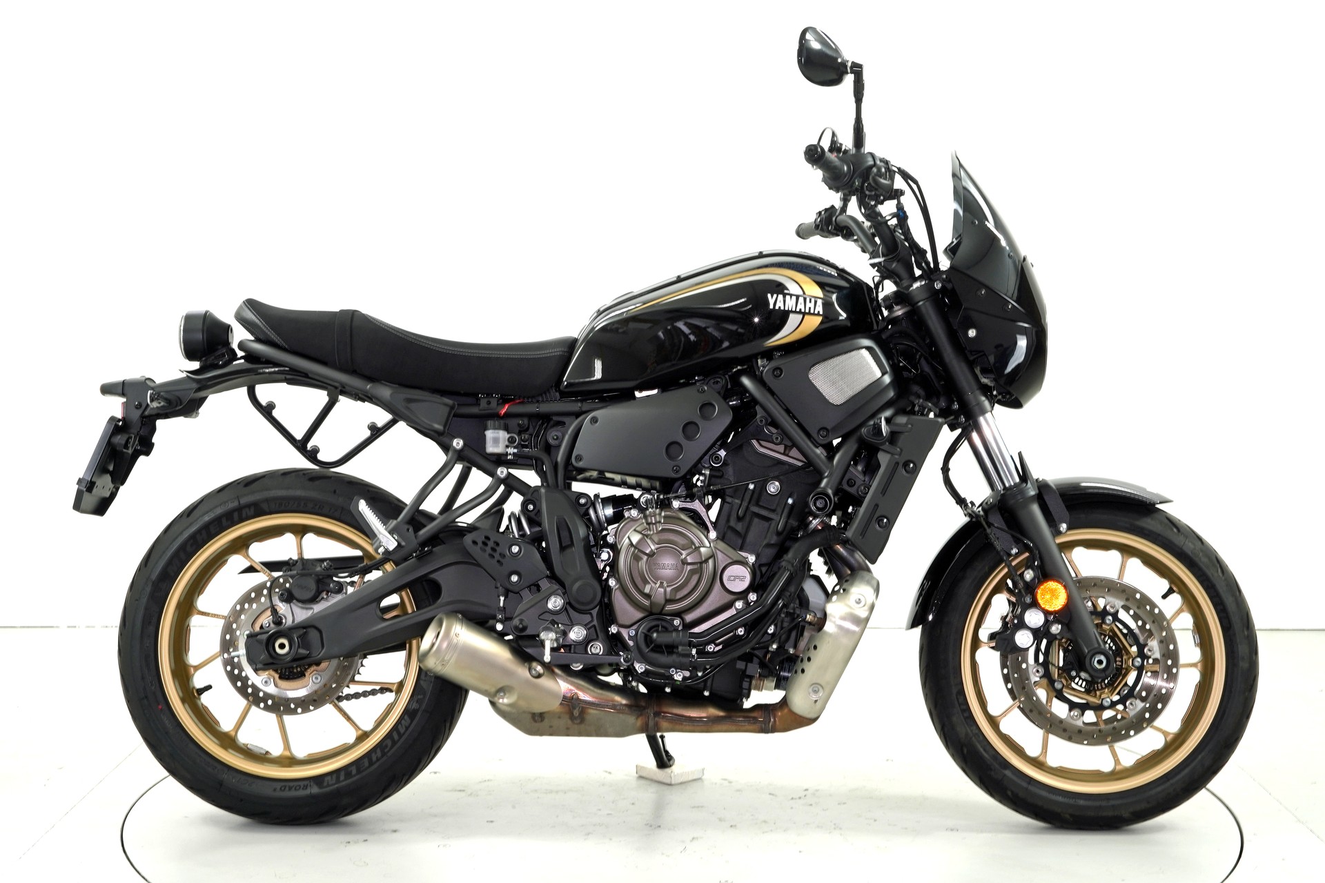 YAMAHA XSR 700 ABS-showroom-element-3