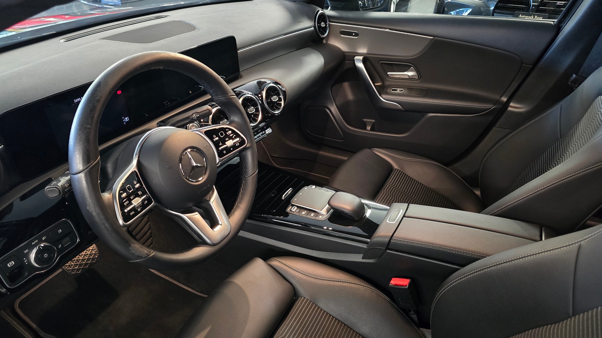 MERCEDES-BENZ A 180-image-15
