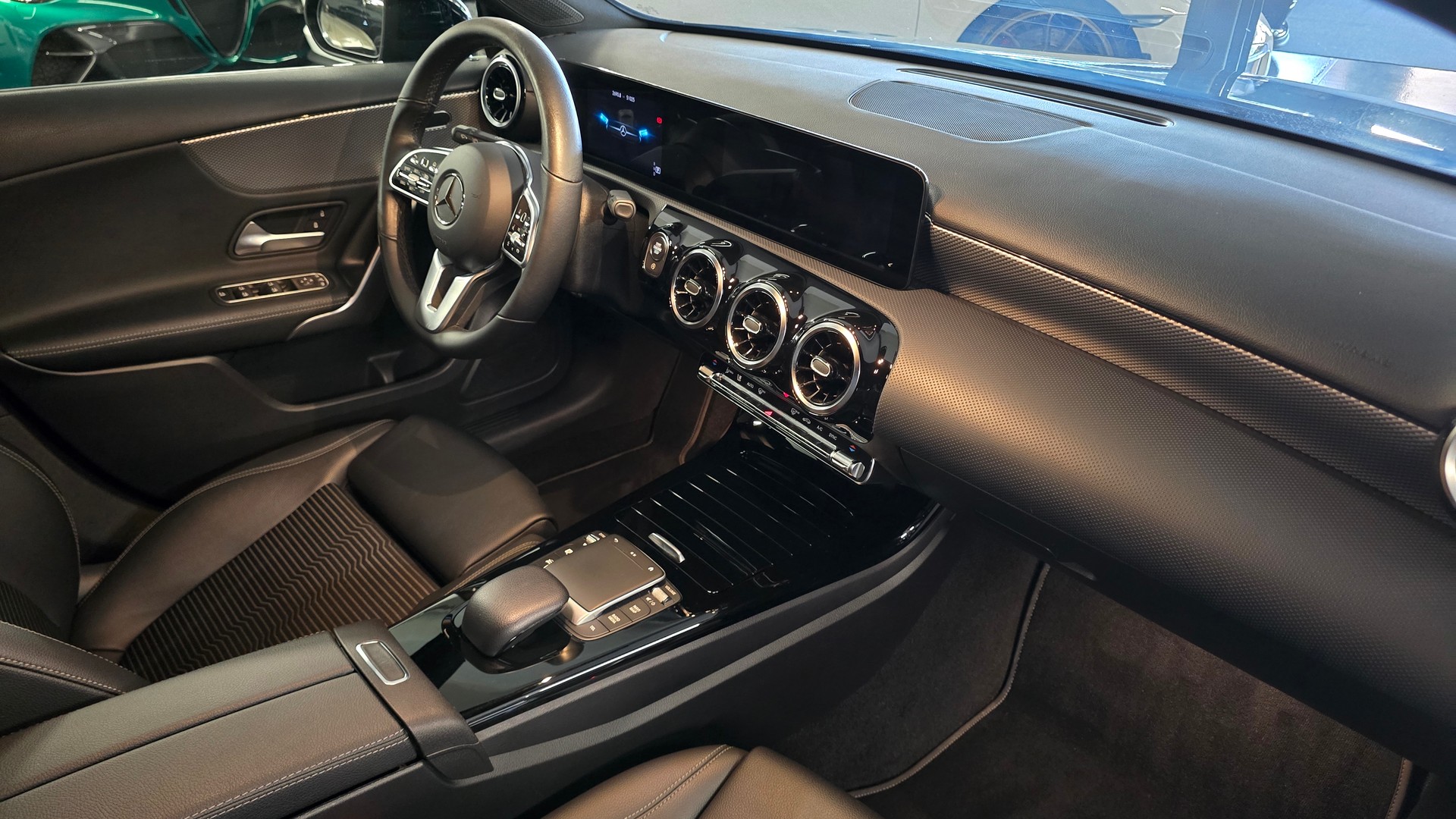 MERCEDES-BENZ A 180-image-17