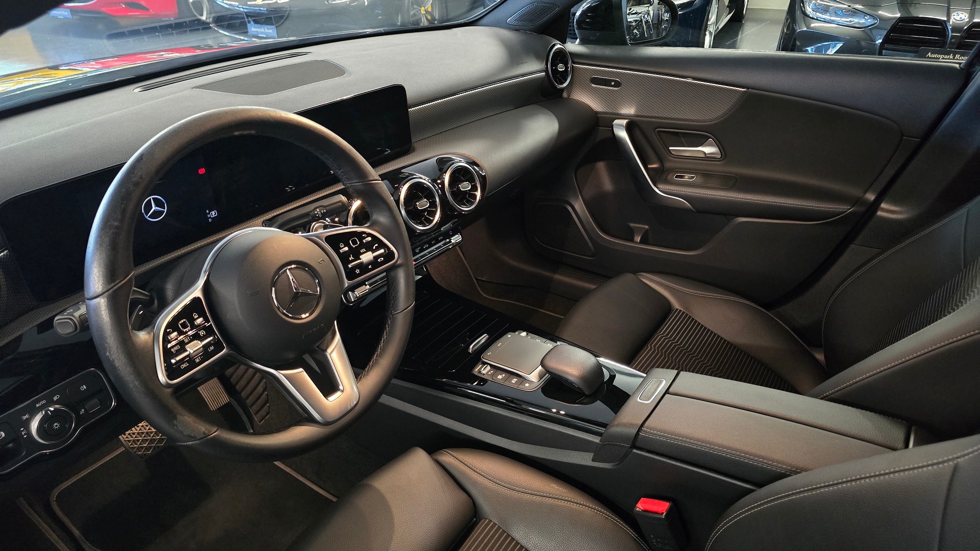 MERCEDES-BENZ A 180-image-13