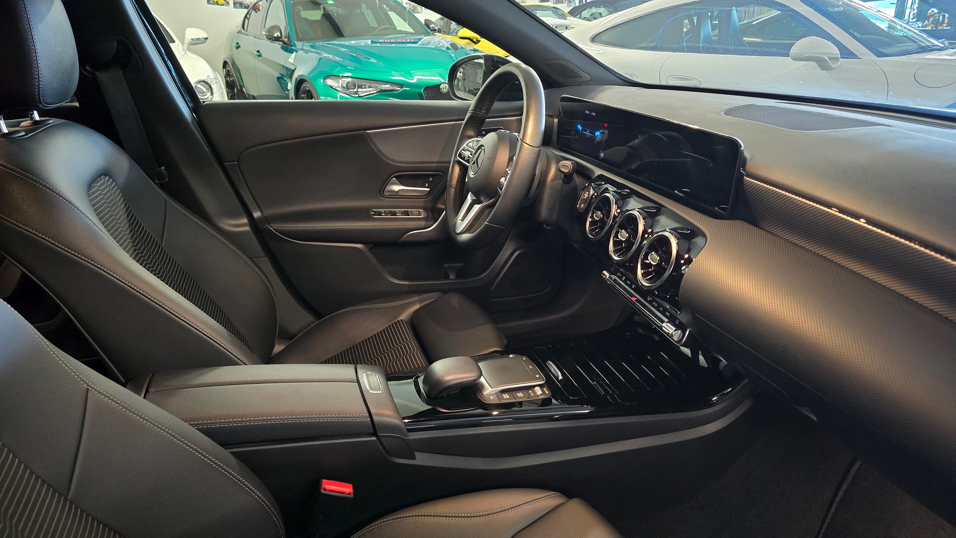 MERCEDES-BENZ A 180-image-18
