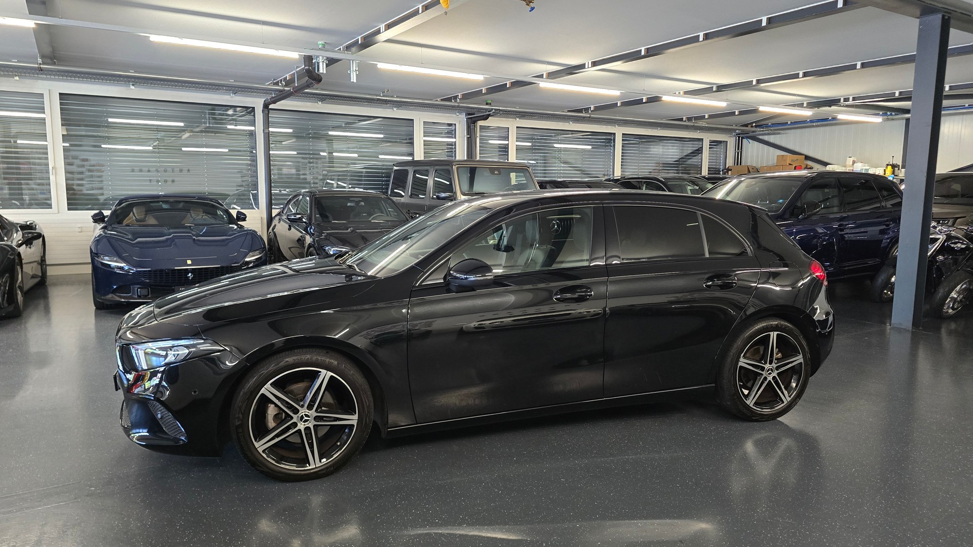 MERCEDES-BENZ A 180-image-10