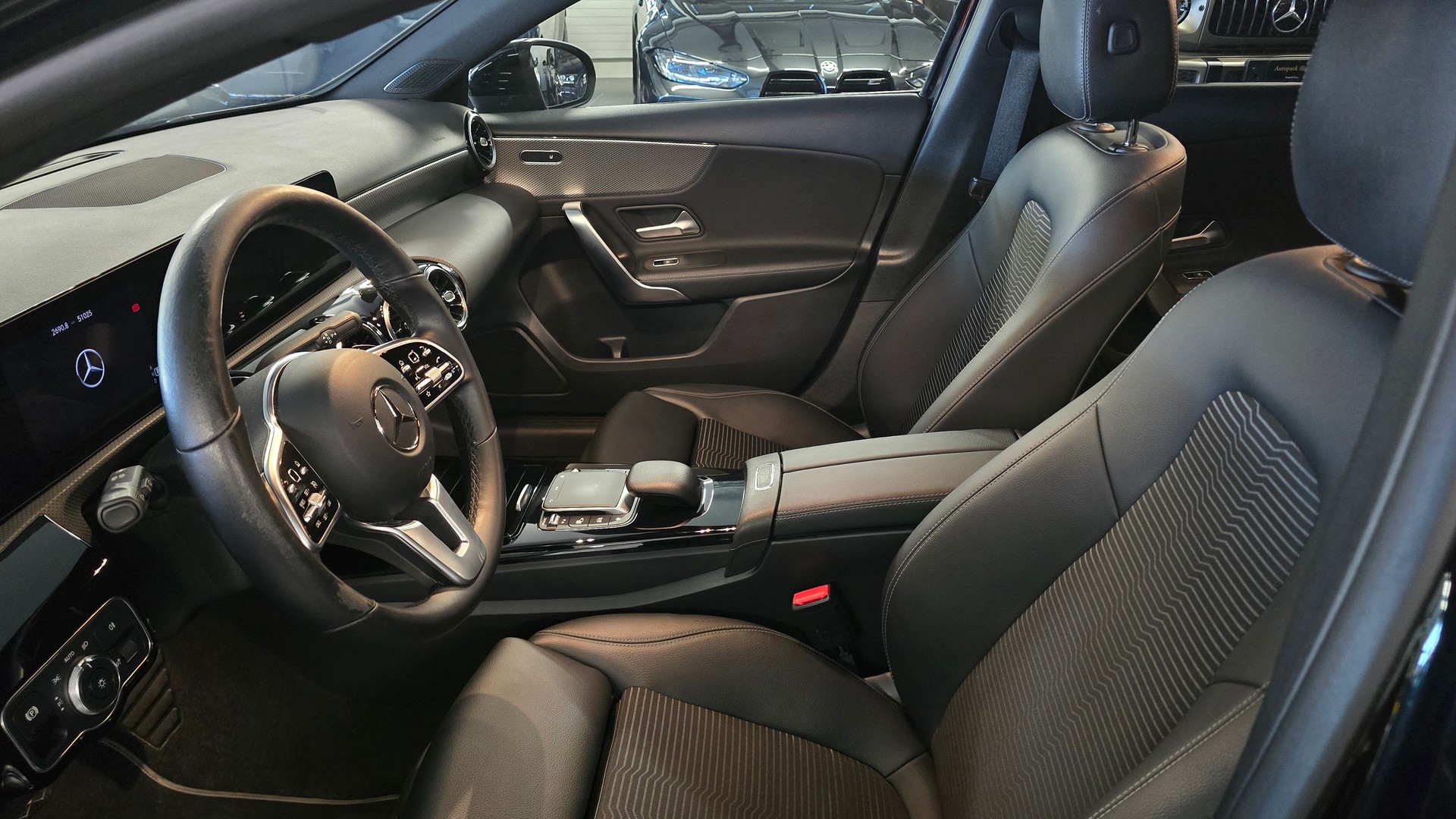 MERCEDES-BENZ A 180-image-14