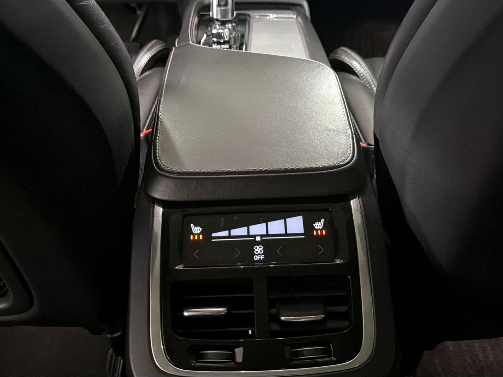 VOLVO XC90 2.0 T8 TE Momentum 7P. AWD-image-17