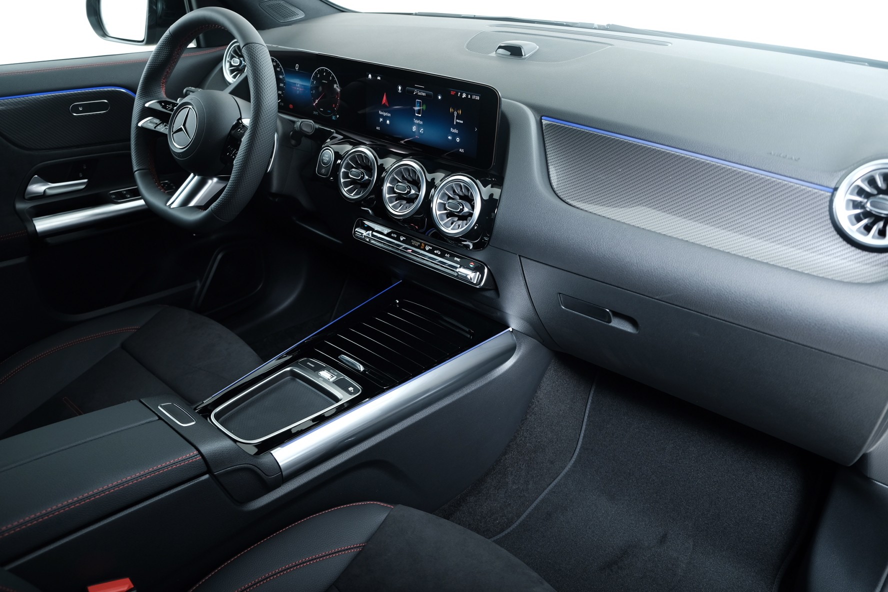 MERCEDES-BENZ GLA 200 Night Star AMG Line H247-image-5