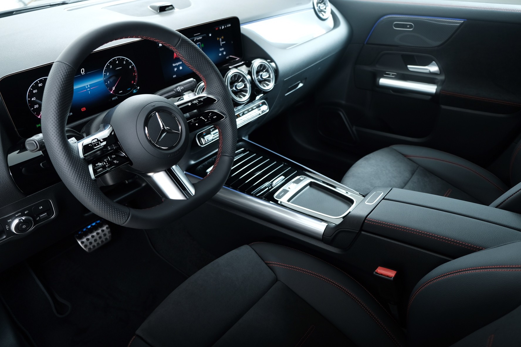 MERCEDES-BENZ GLA 200 Night Star AMG Line H247-image-8