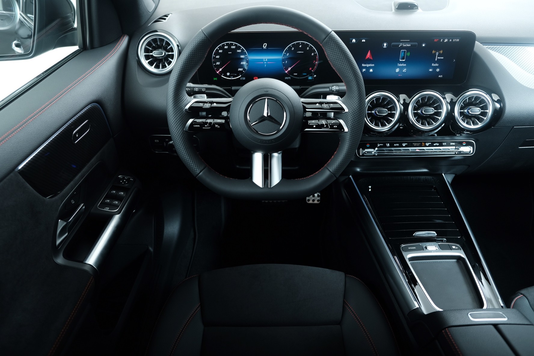 MERCEDES-BENZ GLA 200 Night Star AMG Line H247-image-6