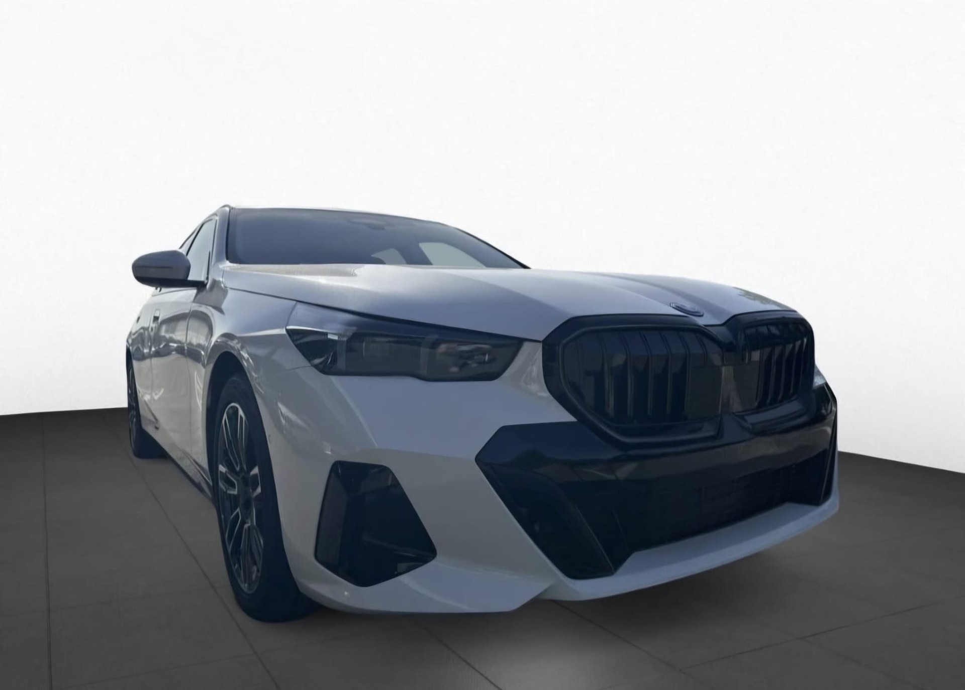 BMW 550e xDrive Touring M Sport Pro Steptronic-image-3
