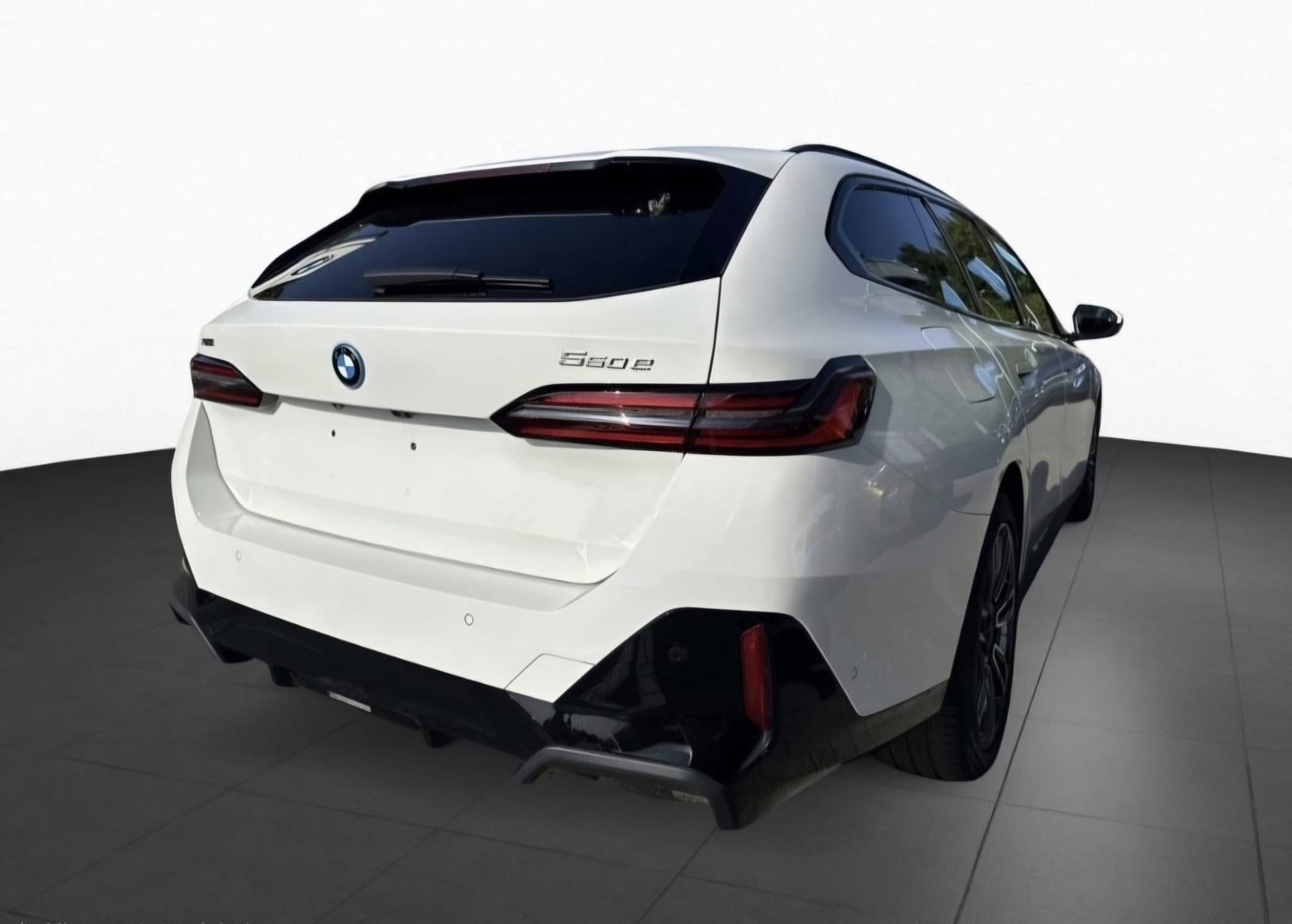BMW 550e xDrive Touring M Sport Pro Steptronic-image-4