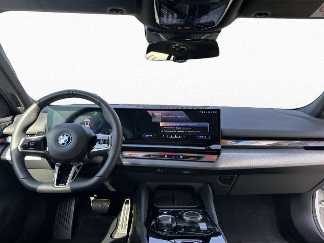 BMW 550e xDrive Touring M Sport Pro Steptronic-image-7