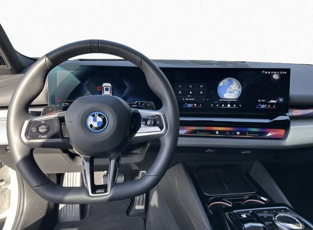 BMW 550e xDrive Touring M Sport Pro Steptronic-image-8