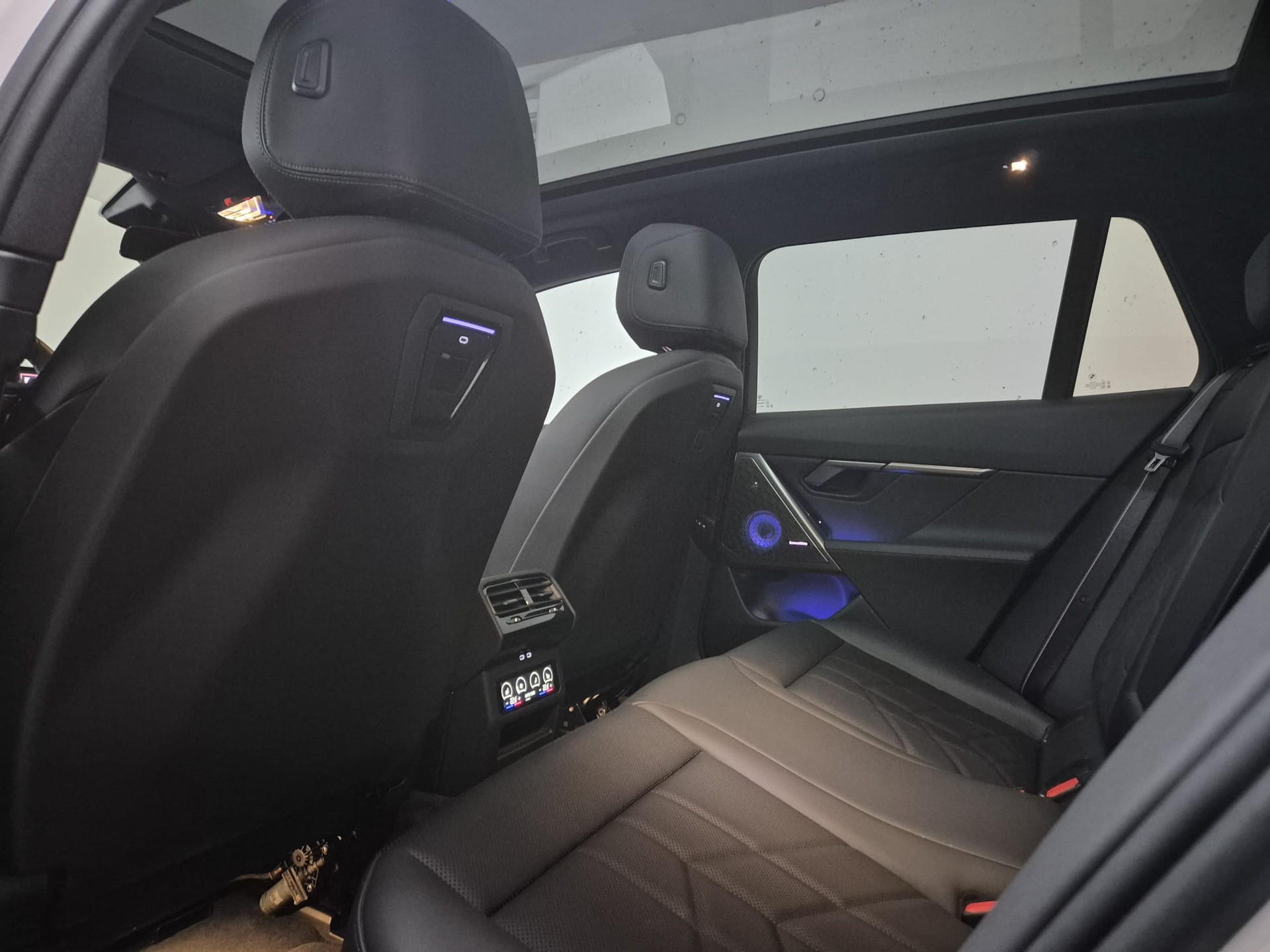 BMW 550e xDrive Touring M Sport Pro Steptronic-image-14