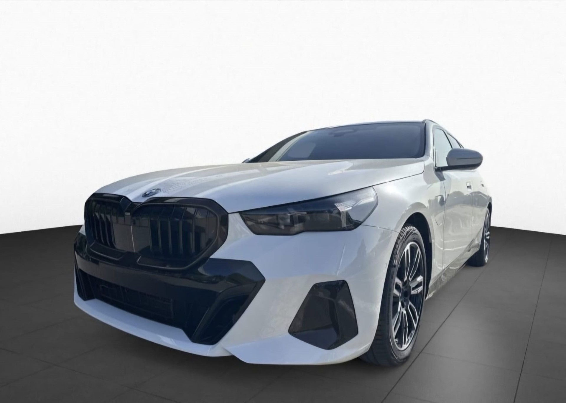 BMW 550e xDrive Touring M Sport Pro Steptronic-image-0