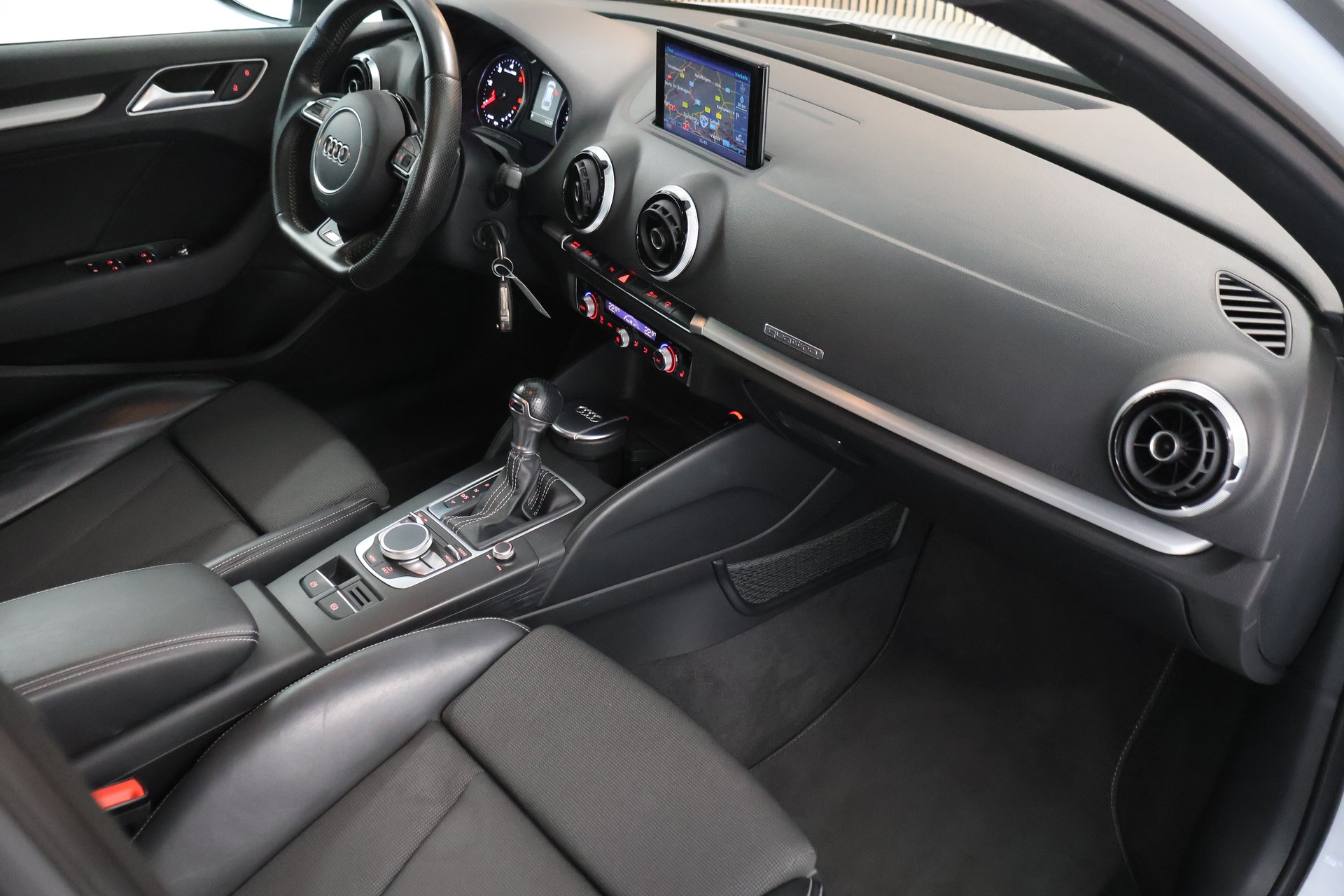 AUDI A3 Sportback 2.0 TDI S-Line quattro S-tronic-image-13
