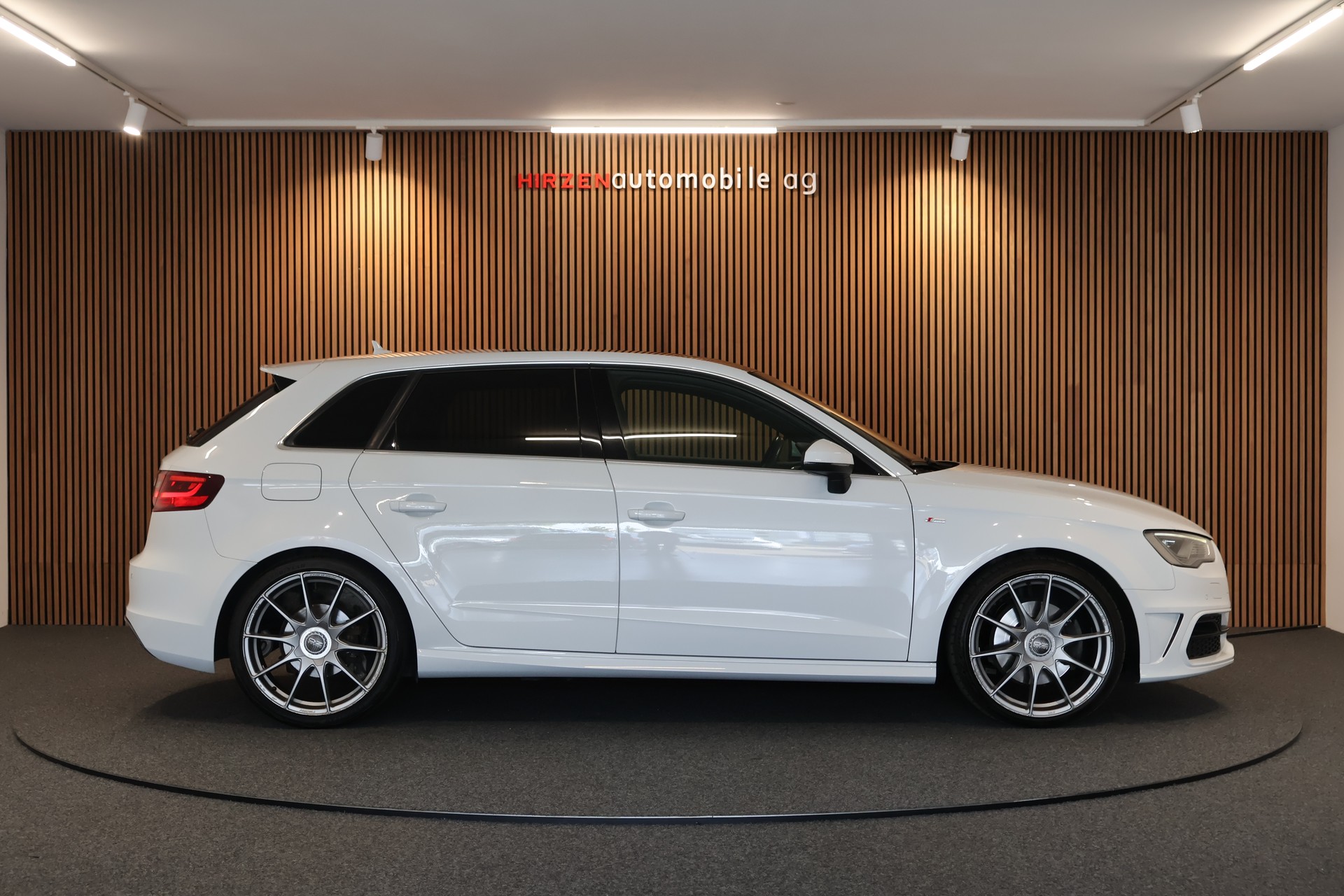 AUDI A3 Sportback 2.0 TDI S-Line quattro S-tronic-image-5