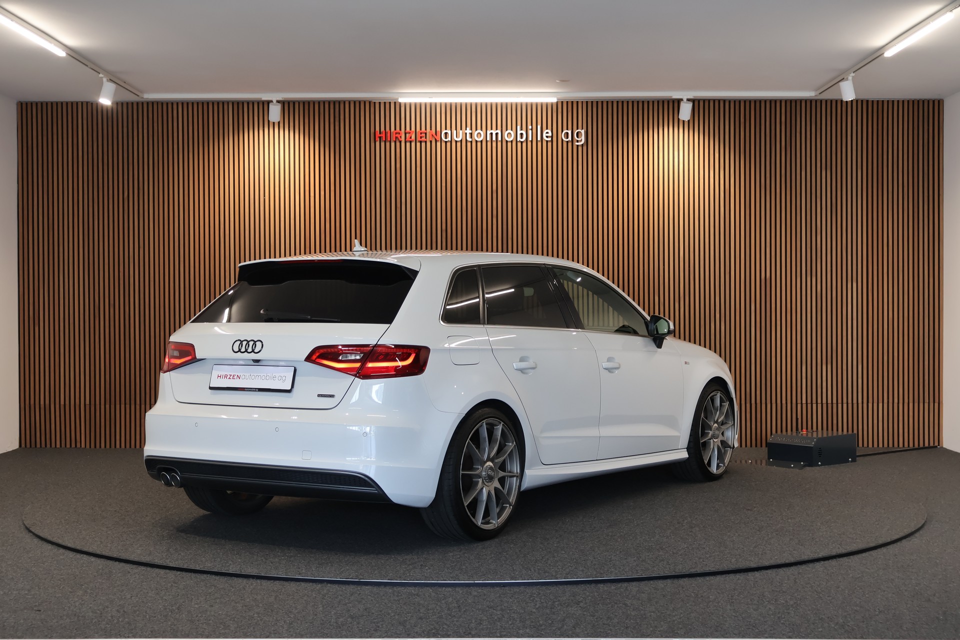 AUDI A3 Sportback 2.0 TDI S-Line quattro S-tronic-image-4