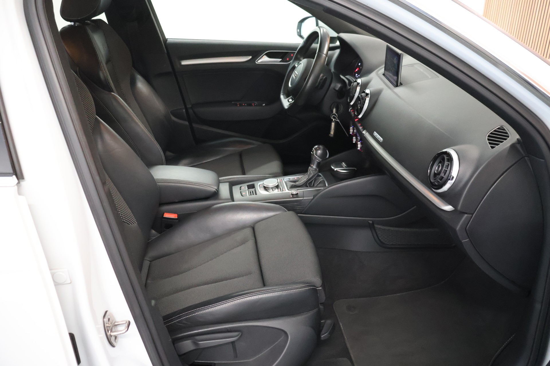 AUDI A3 Sportback 2.0 TDI S-Line quattro S-tronic-image-12