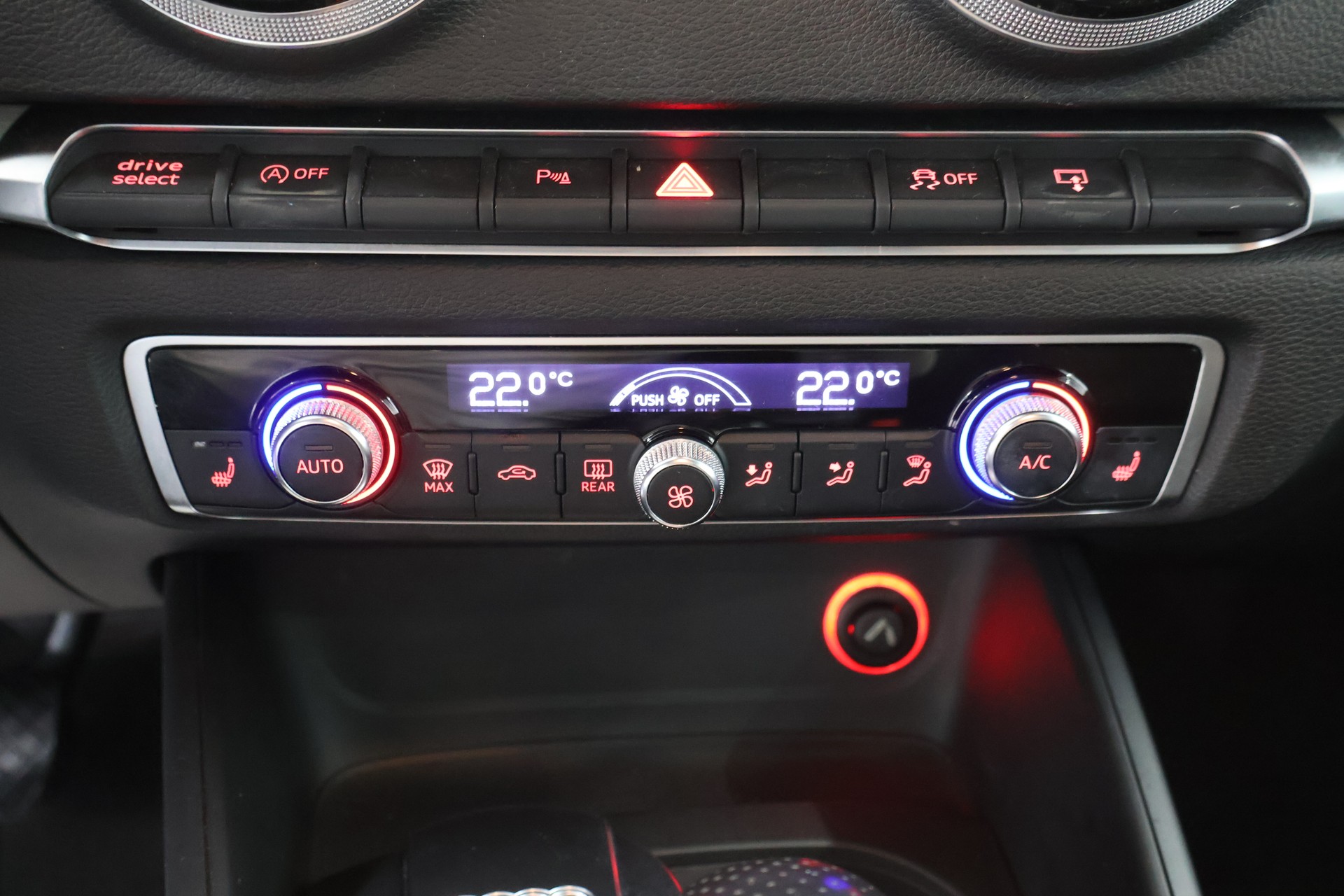 AUDI A3 Sportback 2.0 TDI S-Line quattro S-tronic-image-16