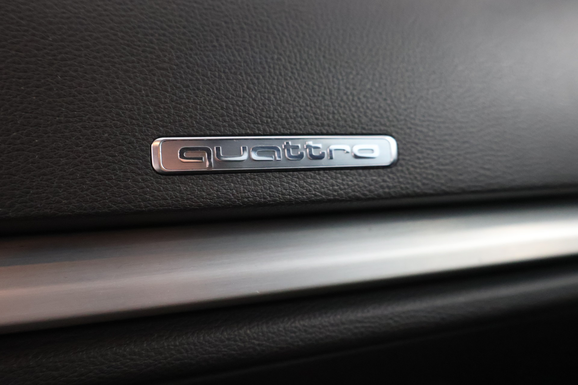 AUDI A3 Sportback 2.0 TDI S-Line quattro S-tronic-image-24