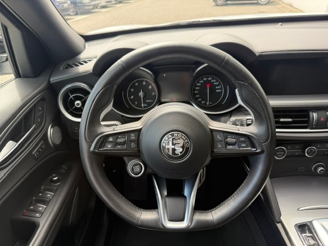 ALFA ROMEO Stelvio 2.0 280PS Veloce Premium 21 Zoll Sky Q4-image-12