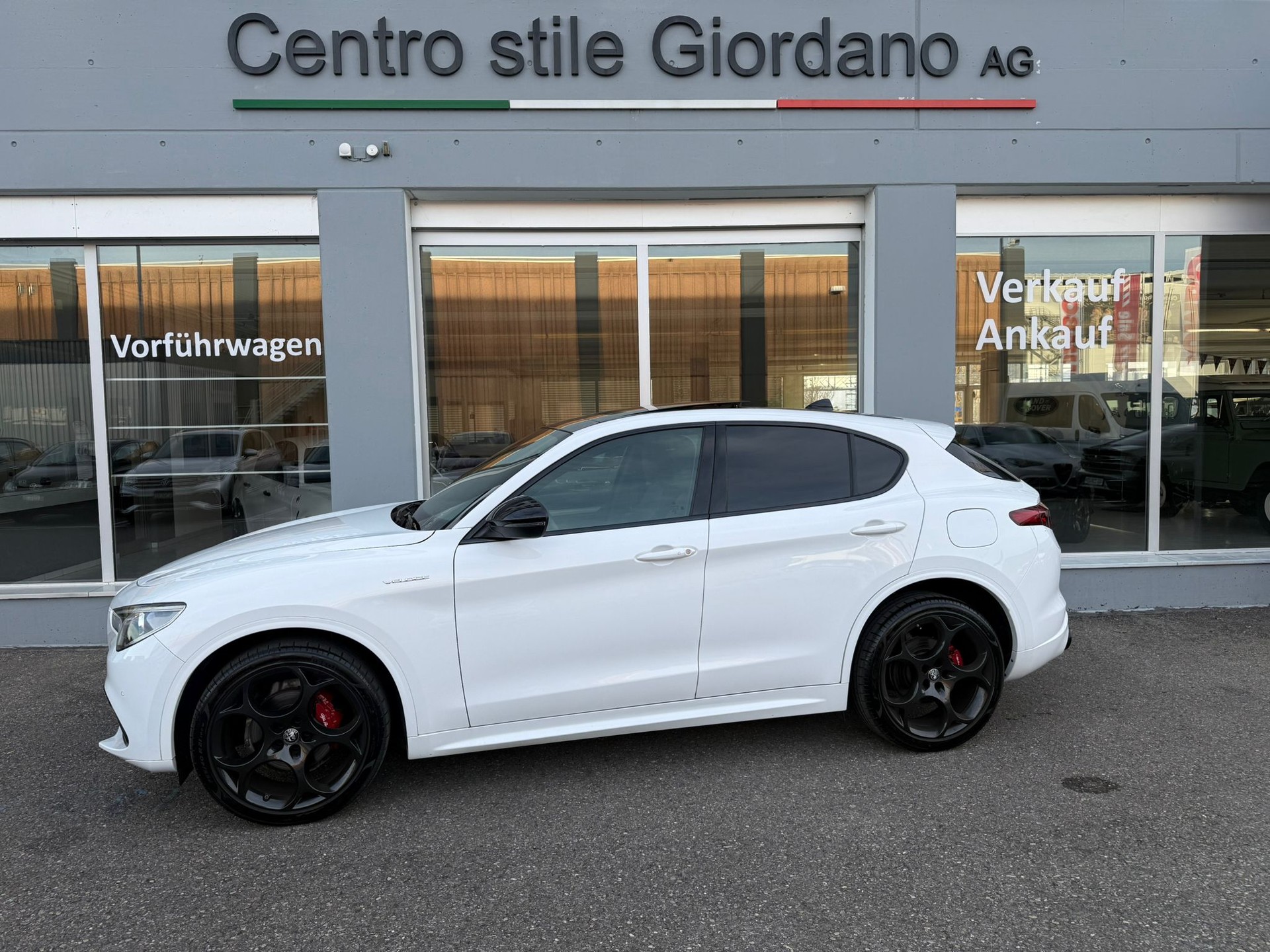 ALFA ROMEO Stelvio 2.0 280PS Veloce Premium 21 Zoll Sky Q4-image-1