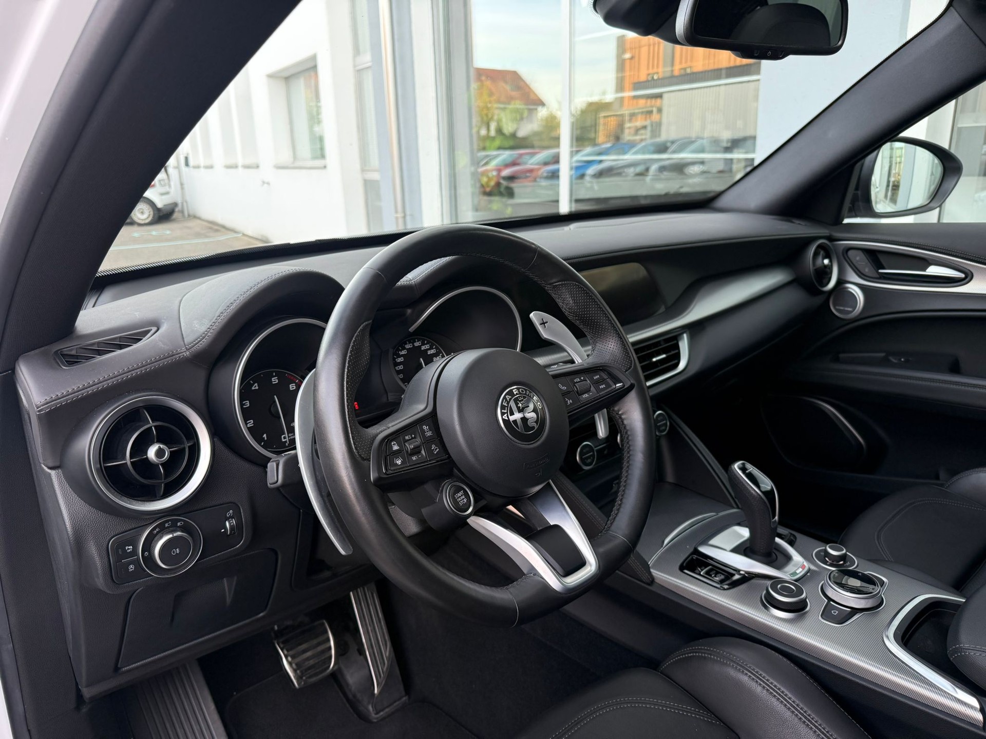 ALFA ROMEO Stelvio 2.0 280PS Veloce Premium 21 Zoll Sky Q4-image-9