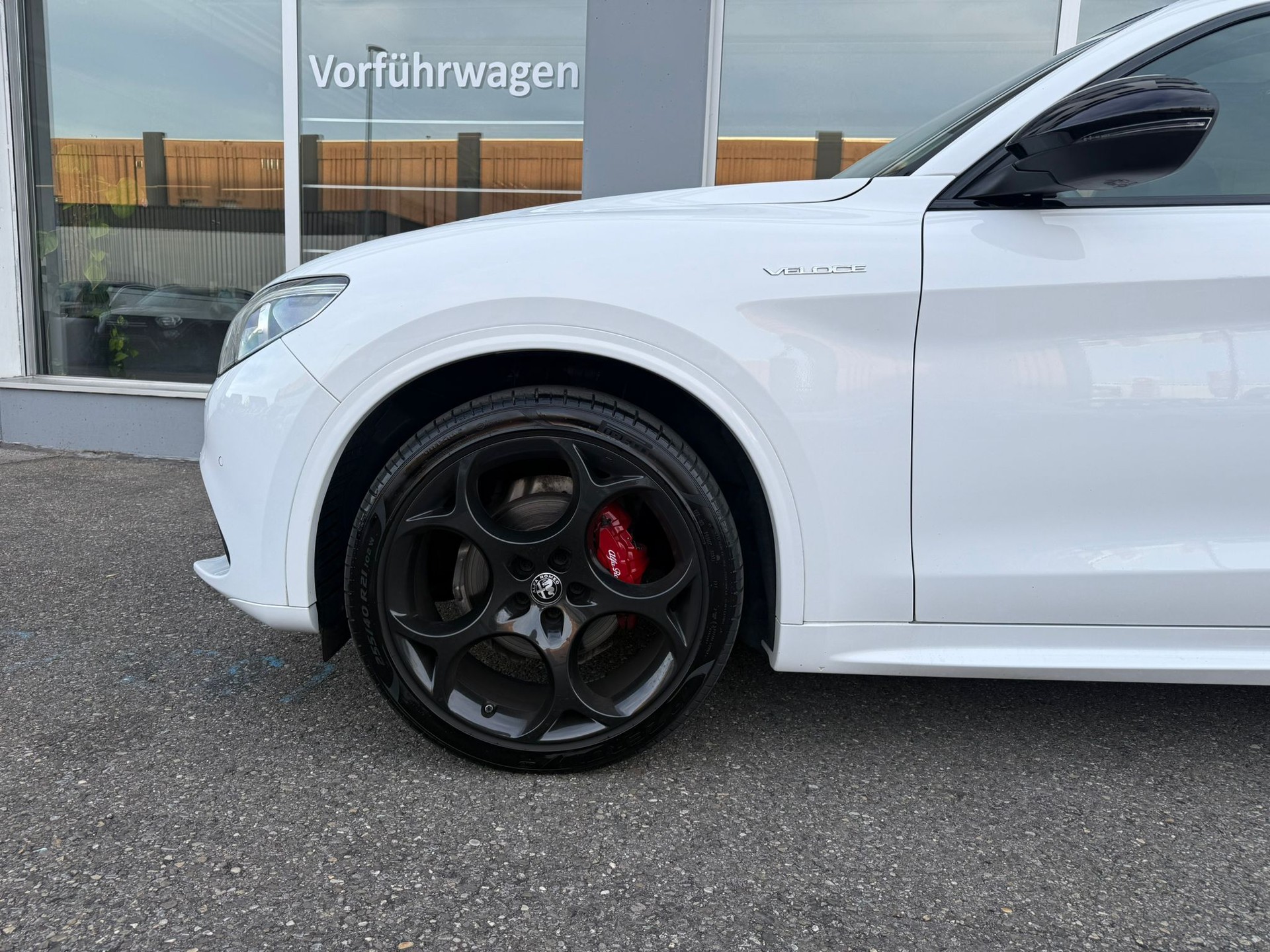 ALFA ROMEO Stelvio 2.0 280PS Veloce Premium 21 Zoll Sky Q4-image-6