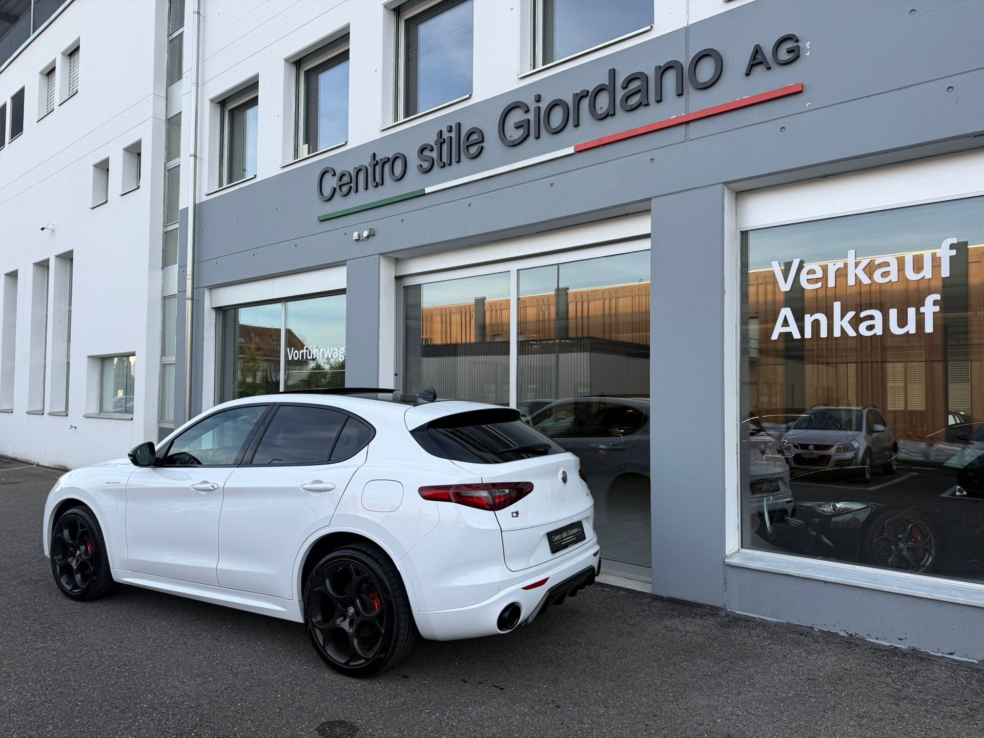 ALFA ROMEO Stelvio 2.0 280PS Veloce Premium 21 Zoll Sky Q4-image-2