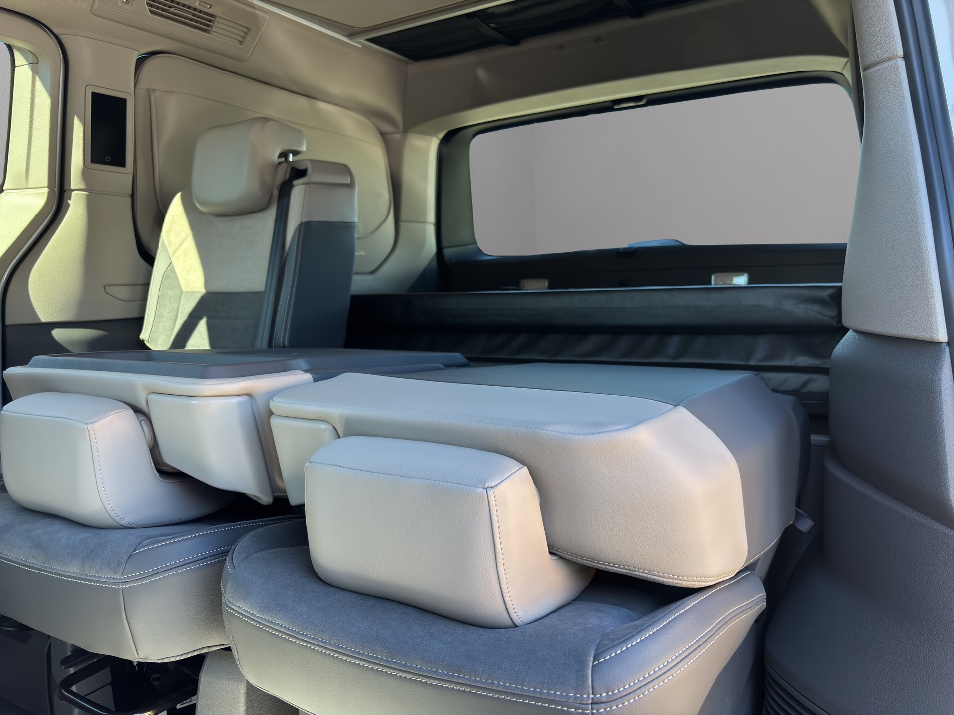 VW California 2.0 TDI Beach Tour Liberty-image-6