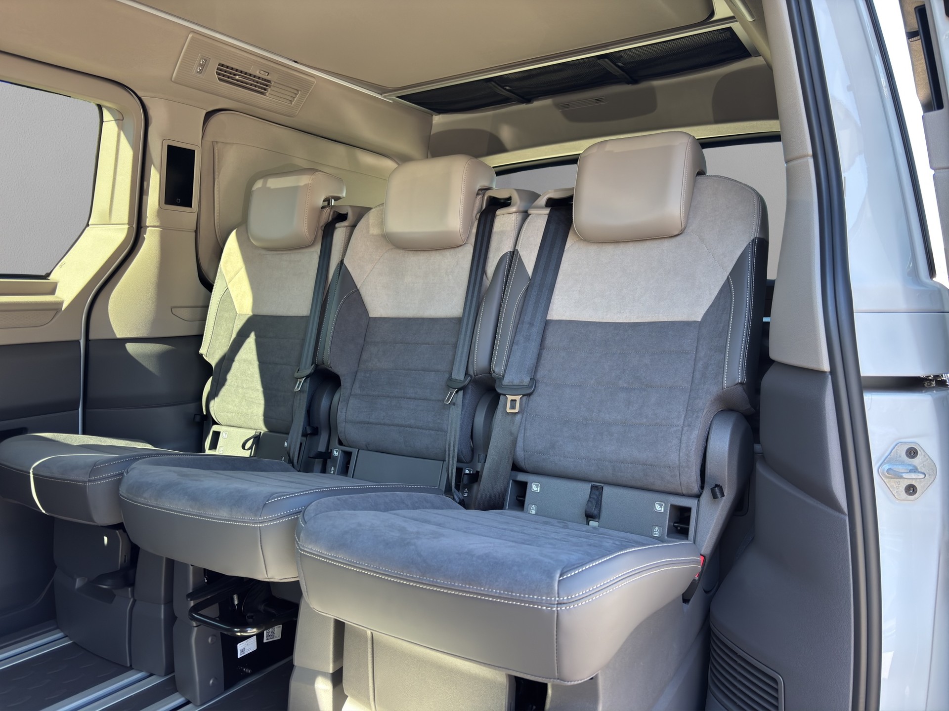 VW California 2.0 TDI Beach Tour Liberty-image-11
