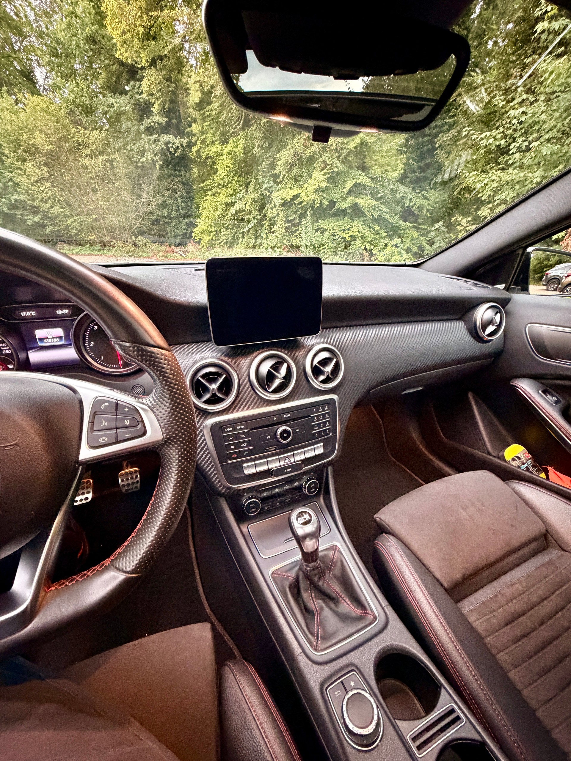 MERCEDES-BENZ A 200 d AMG Line-image-9