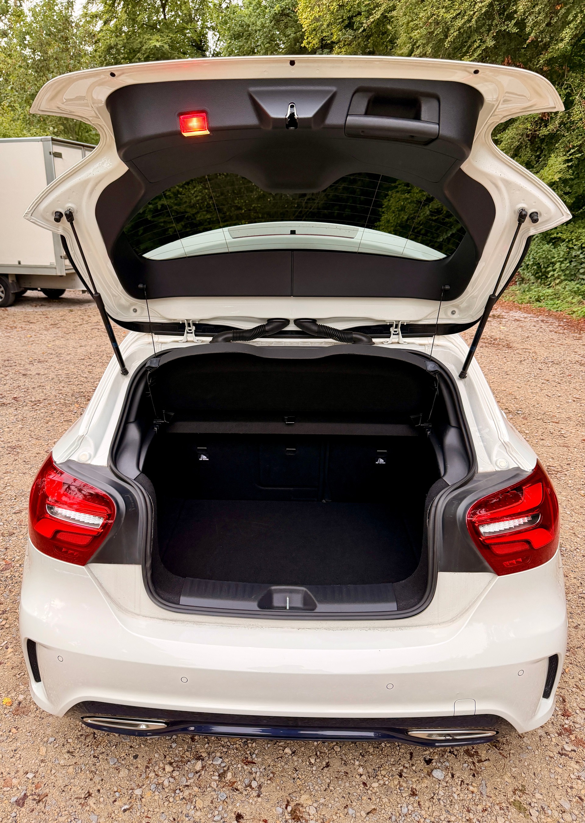 MERCEDES-BENZ A 200 d AMG Line-image-5