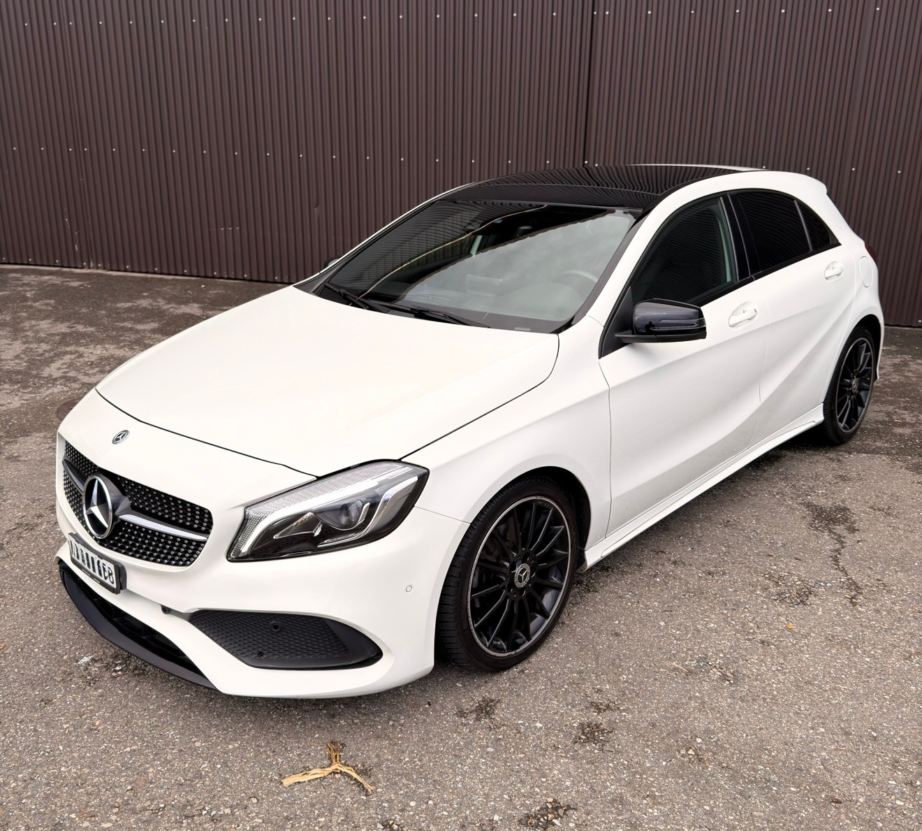 MERCEDES-BENZ A 200 d AMG Line-image-0