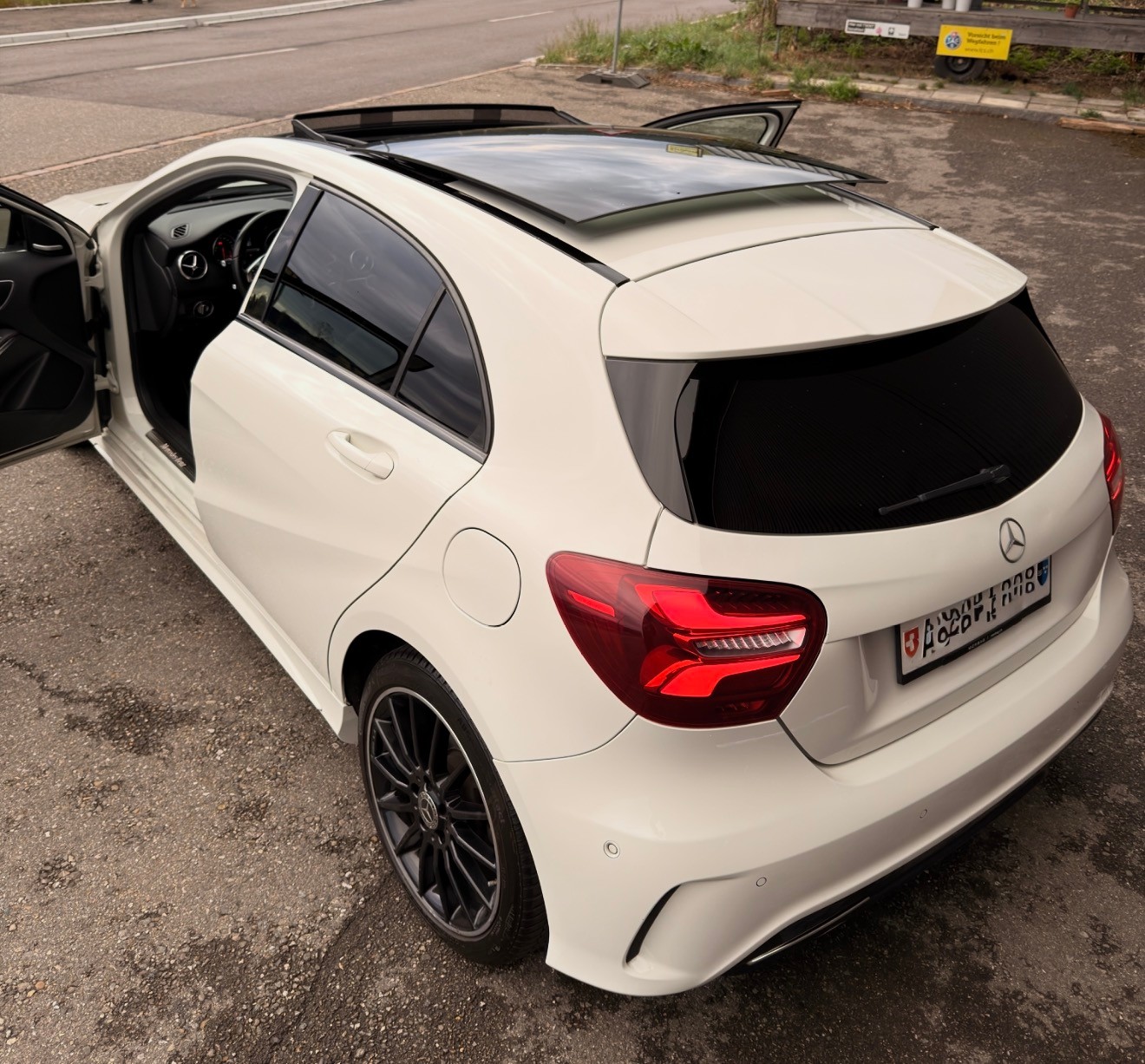 MERCEDES-BENZ A 200 d AMG Line-image-3