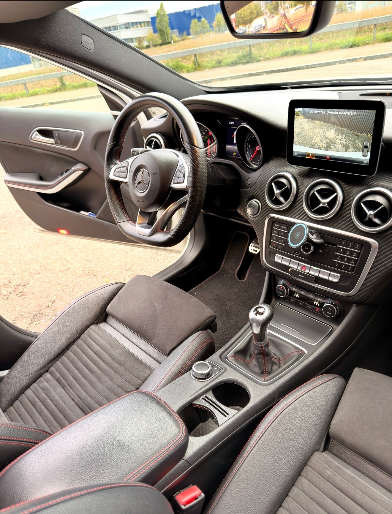 MERCEDES-BENZ A 200 d AMG Line-image-1