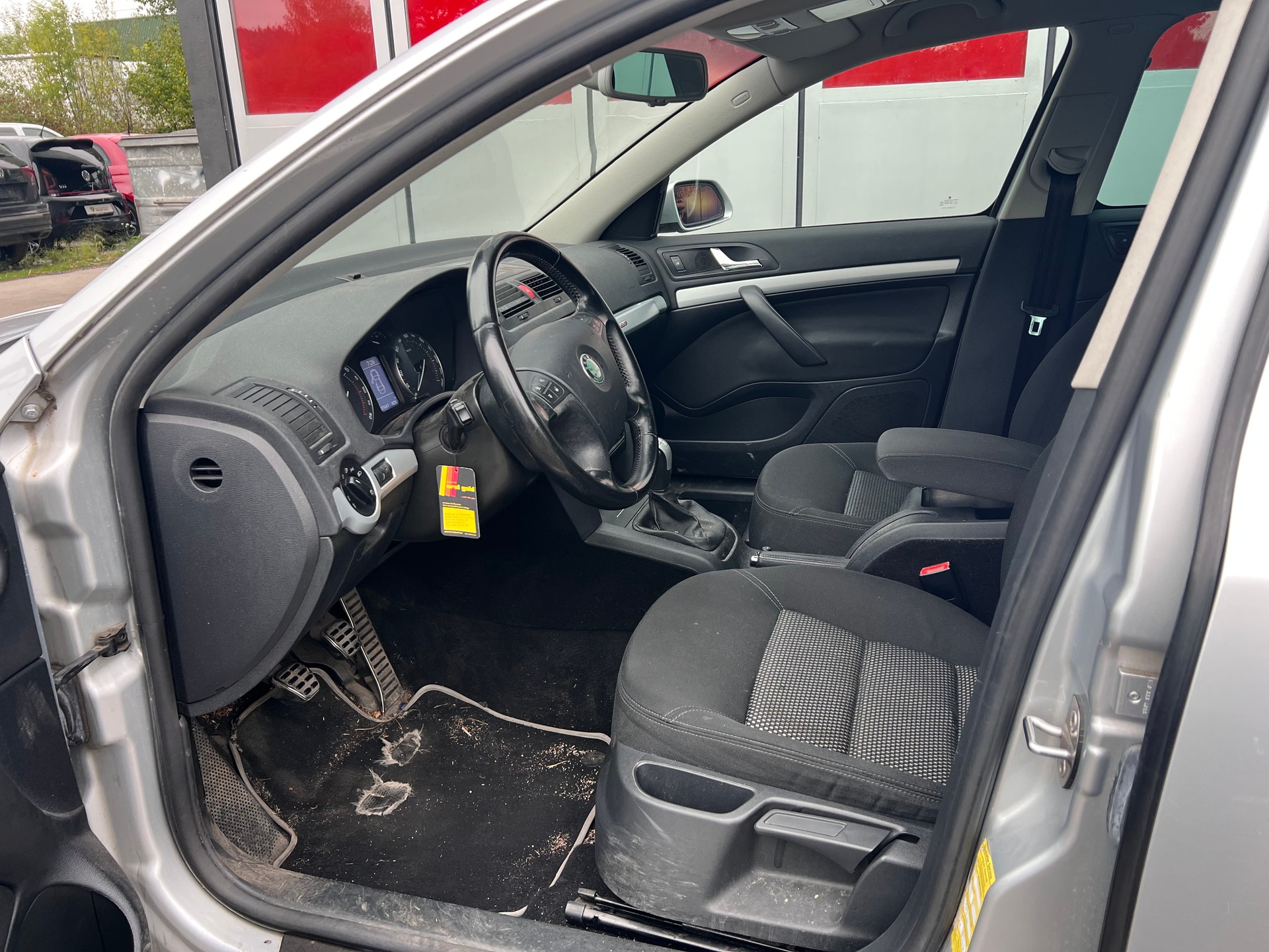 SKODA Octavia Scout 2.0 TDI 4x4-image-6
