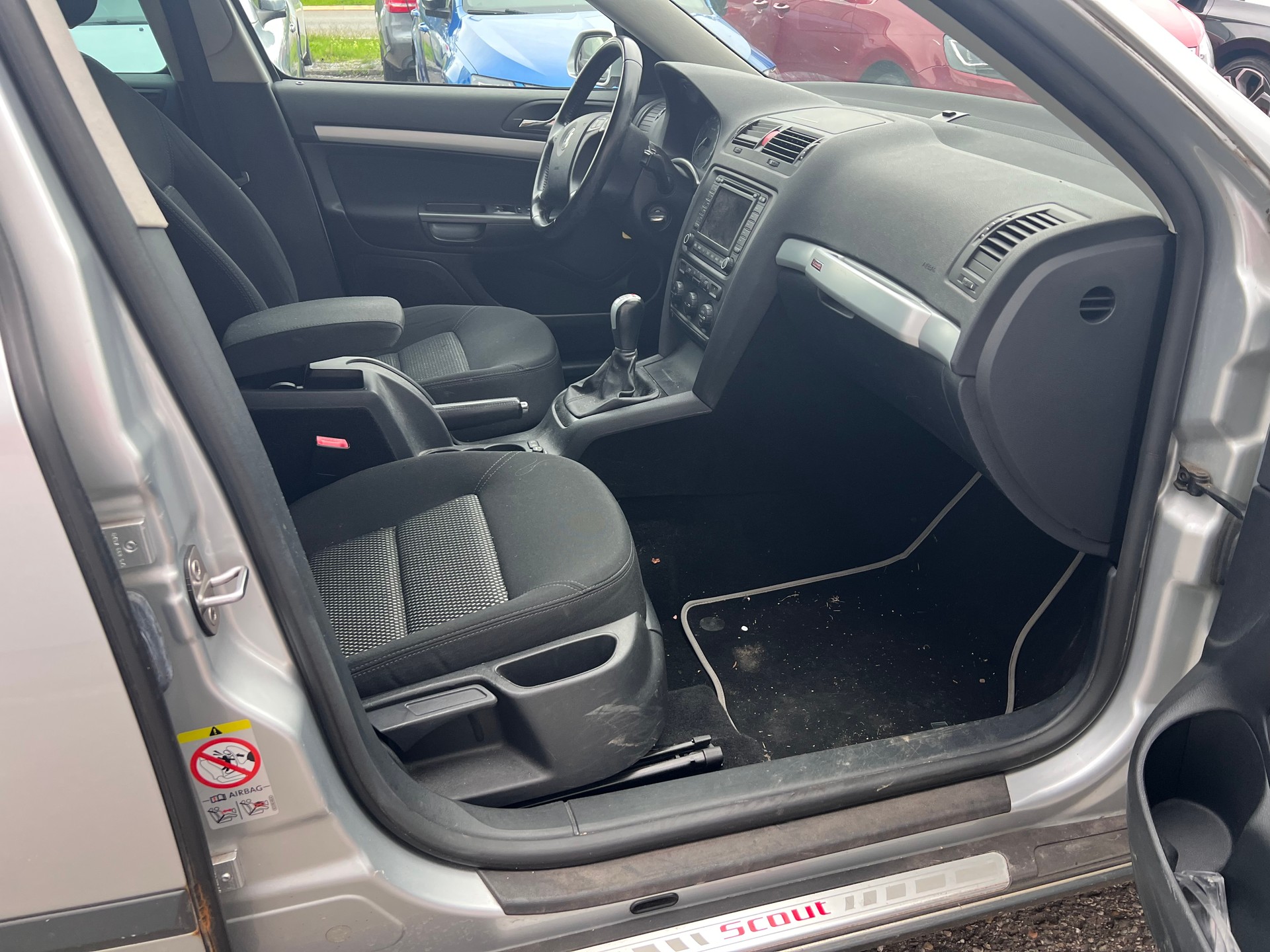 SKODA Octavia Scout 2.0 TDI 4x4-image-7