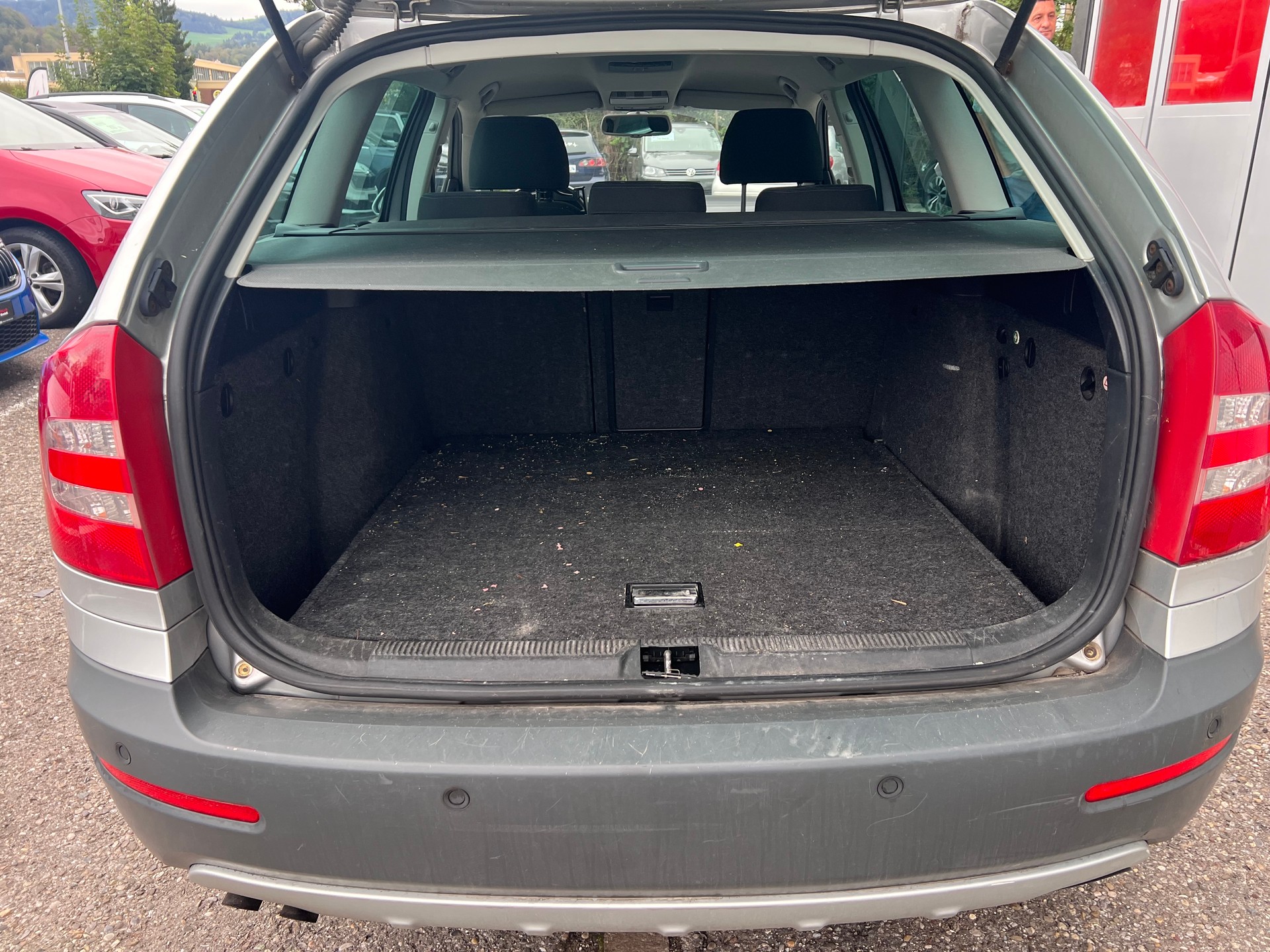 SKODA Octavia Scout 2.0 TDI 4x4-image-10